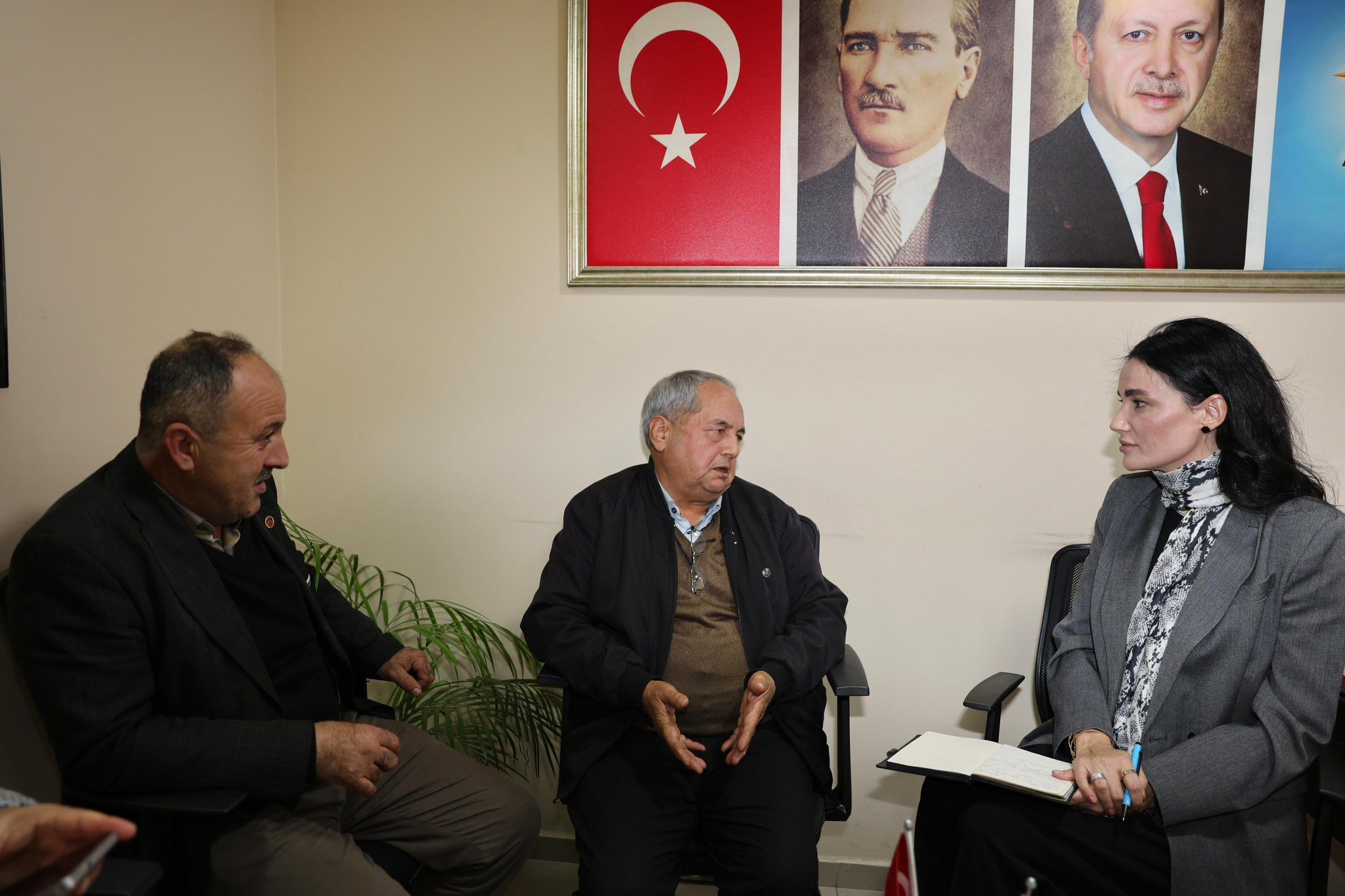 Ak Parti Aydin Milletvekili Saribastan Efeler Cikarmasi Ziyaret Icin Mahalle Mahalle Gezdi 625308 D17B588D0E12131D86C386D854E6B022