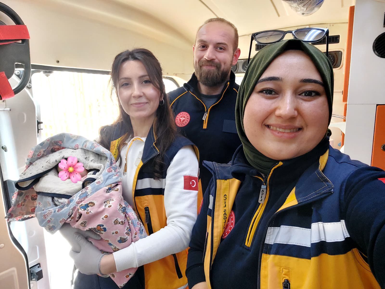 Aydın’da hastane yolunda sürpriz doğum