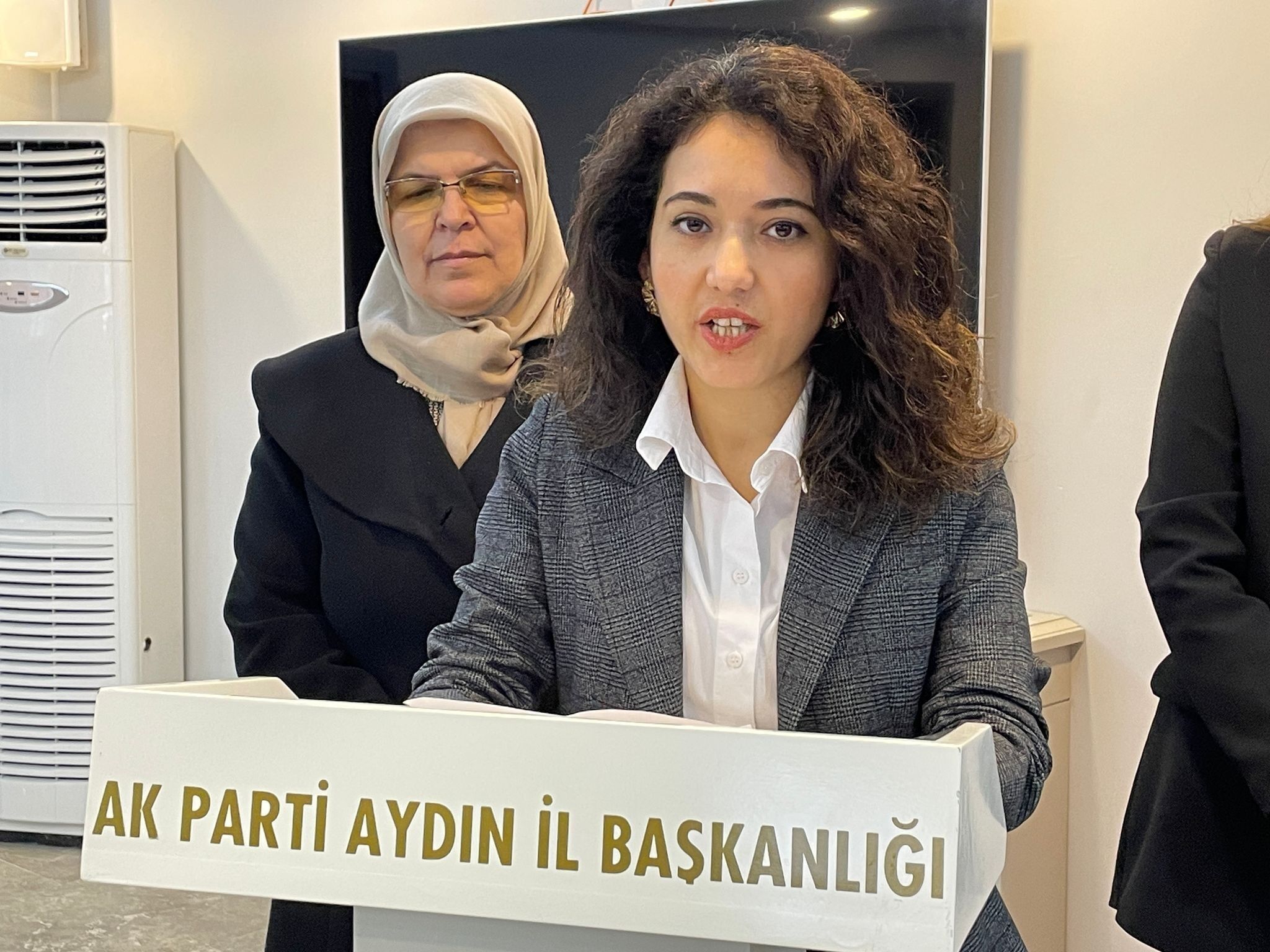 Aydinda Meclis Karari Tartismasi Dinmiyorak Partili Edremit De Suskunlugu Bozdu Chpli Belediyeleri Elestirdi Betul 620232 363E032Ea58D9A7607D656575A88A27C