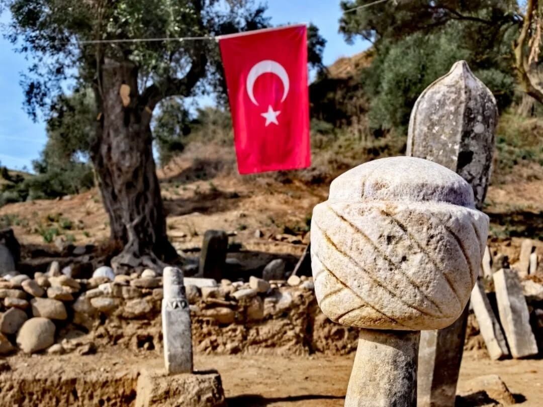 Aydinda Tarihe Yolculuk Ak Parti Heyeti Horasan Mezarligini Inceledi 626287 8308597A4D25198F318251Dc8A049Dc2