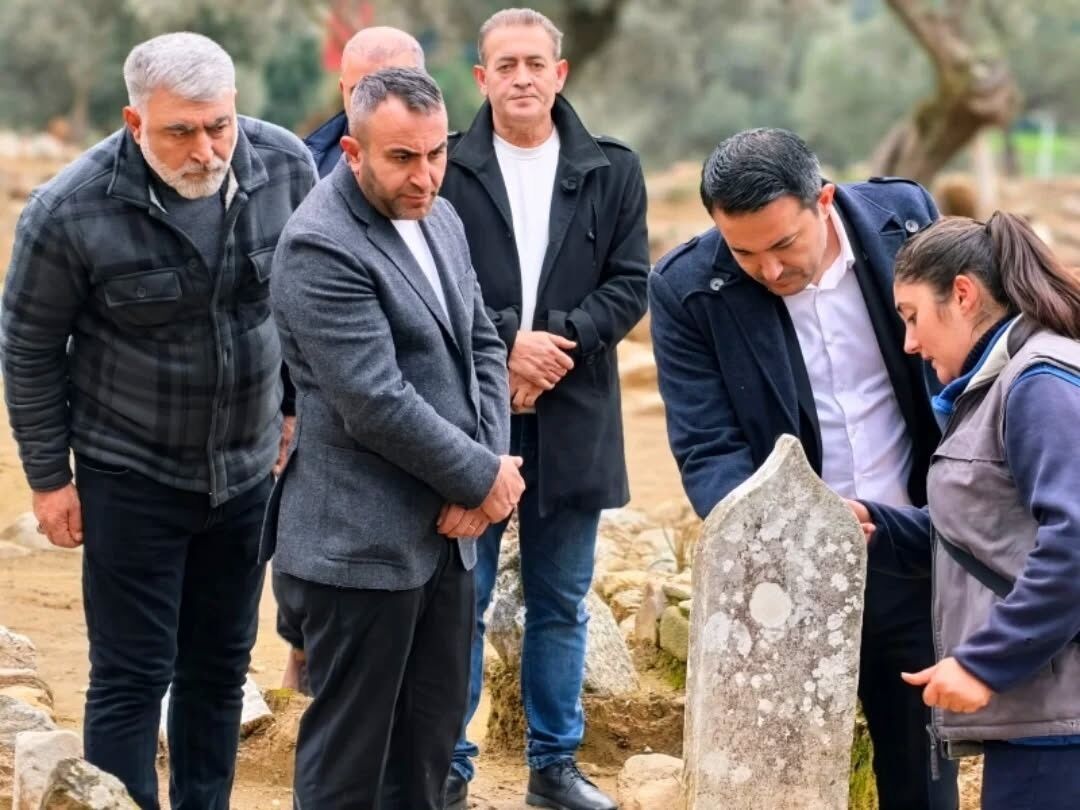 Aydinda Tarihe Yolculuk Ak Parti Heyeti Horasan Mezarligini Inceledi 626287 9E247028Aeed865647Fb475E45D0Cc19