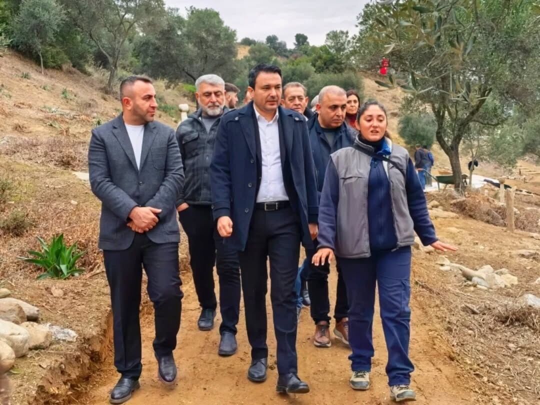 Aydinda Tarihe Yolculuk Ak Parti Heyeti Horasan Mezarligini Inceledi 626287 C8C60Bb682Be71A53522Cee1973D1C08