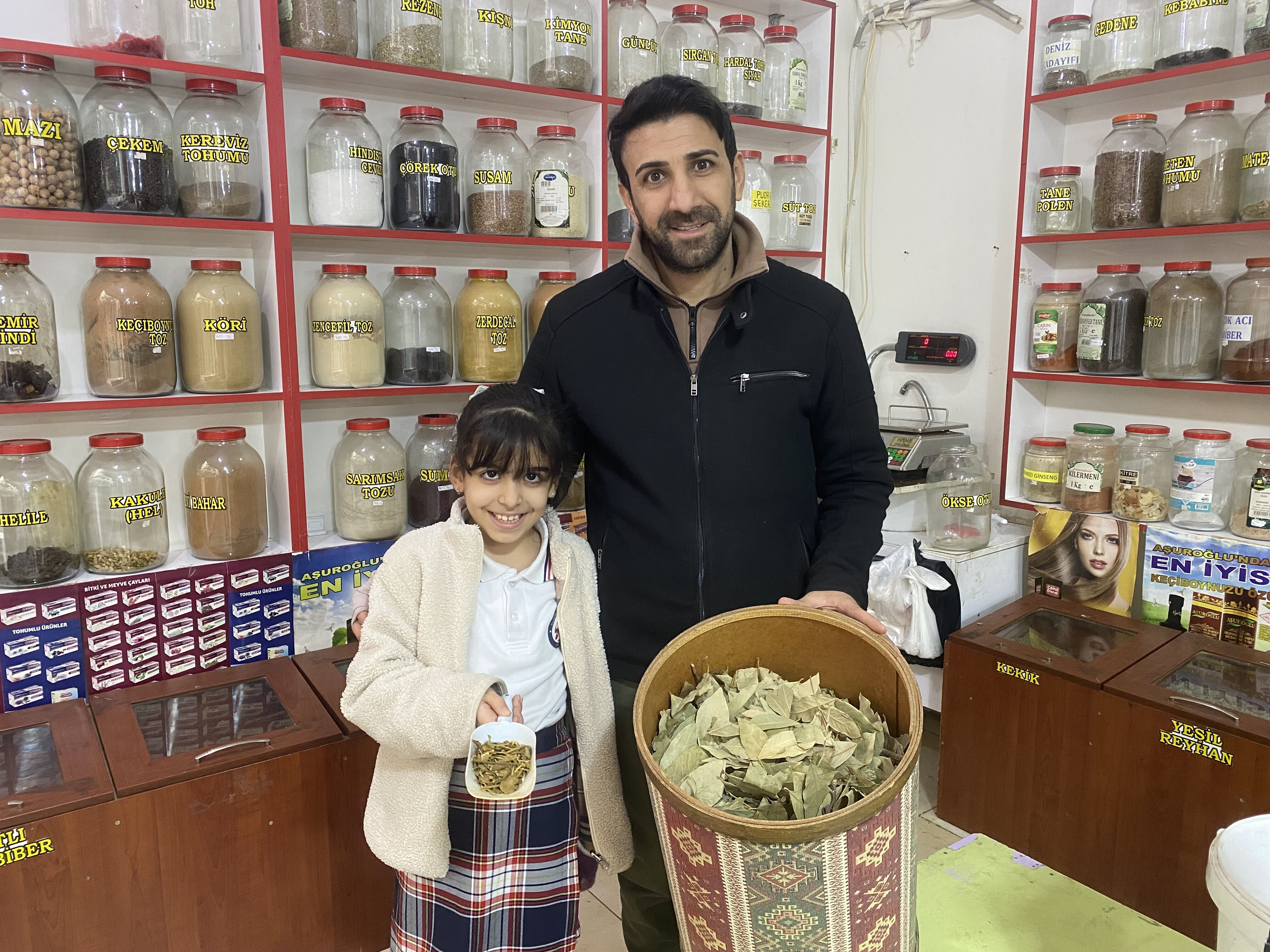 Aydinda Yilbasi Rituelleri Icin Hazirlik Basladi 2026Nin Sansi Icin Kollar Sivandi Ask Ve Zenginlik Icin O Otlari Aliyorlar Betul 622154 A329081929Dce55Dd1Fb51Dd79Ae1Fea