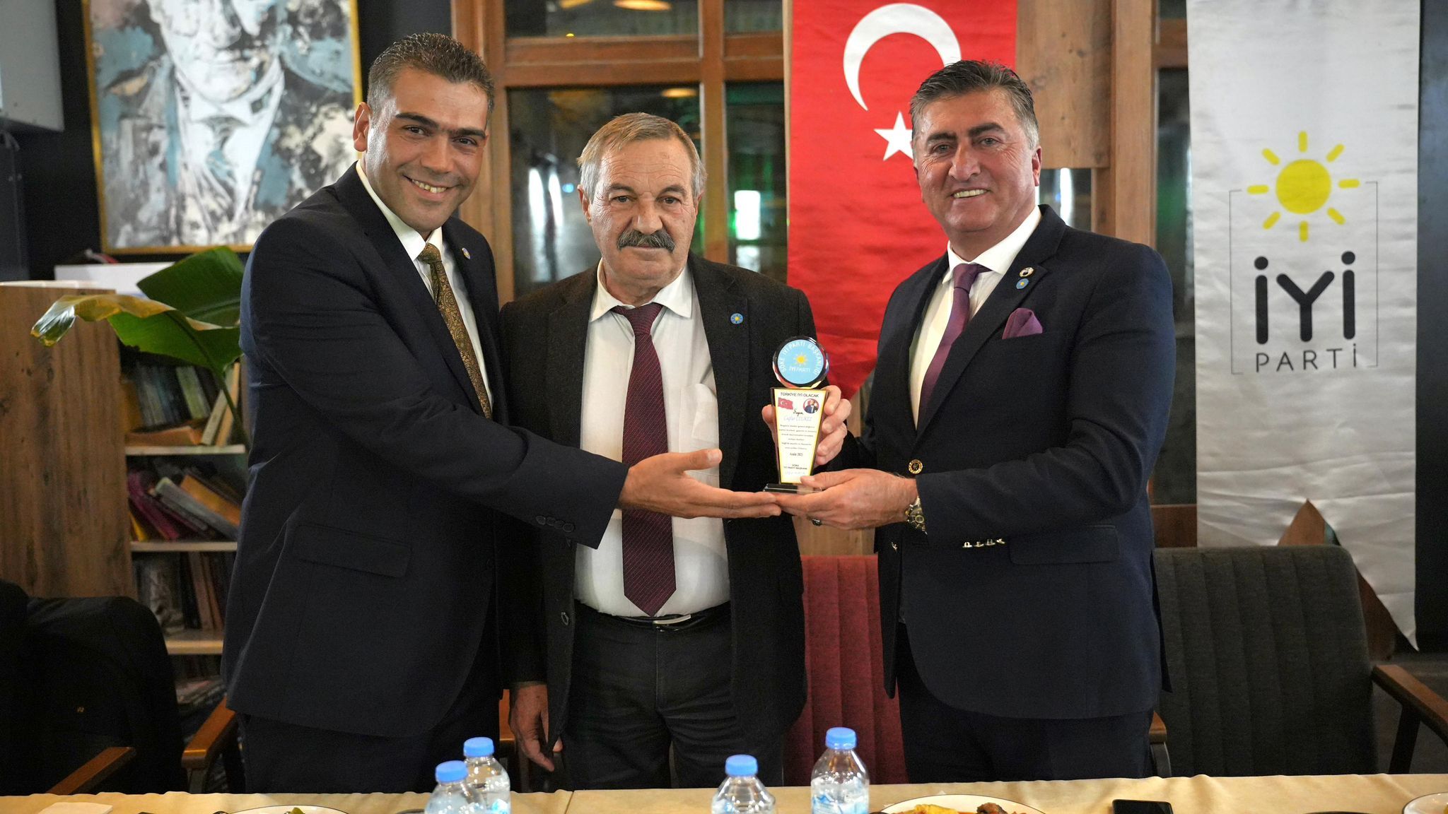 Baskan Erturk Soke Teskilati Ile Bir Araya Geldi Iyi Parti Soke Yonetimine Basari Temennisinde Bulunuldu Betul 621554 B661E6D16Aee9Ccce2A618590A70F649