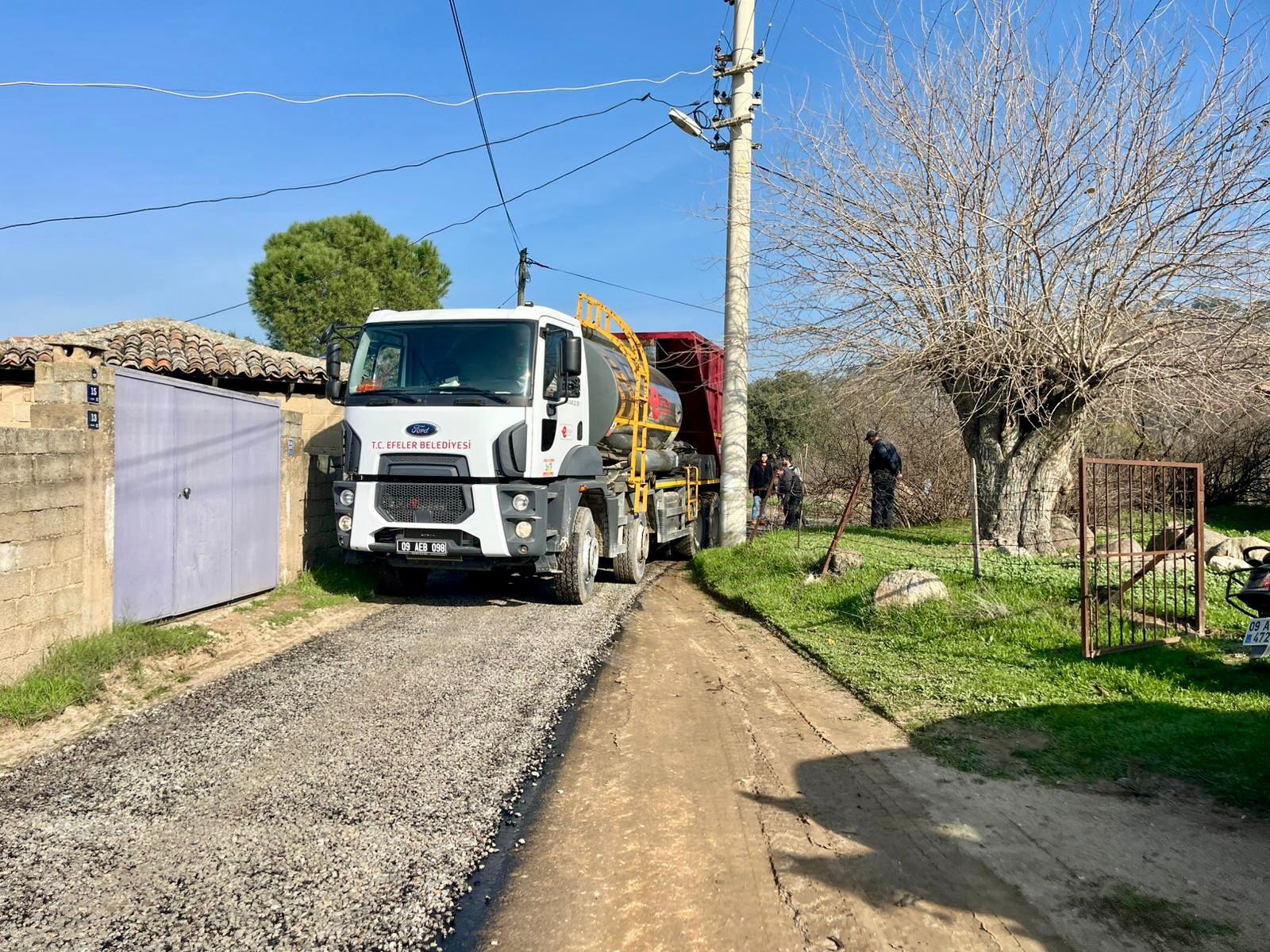 Baskan Mehmet Kivraktan Tarihi Adim Cinede Ilk Asfalt Calismasi Basladi 621141 9E9D305975Cdf89611B8B2213Fa77089