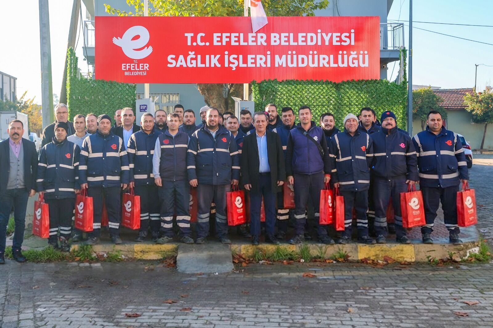 Başkan Yetişkin çalışma arkadaşlarının yeni yılını kutladı