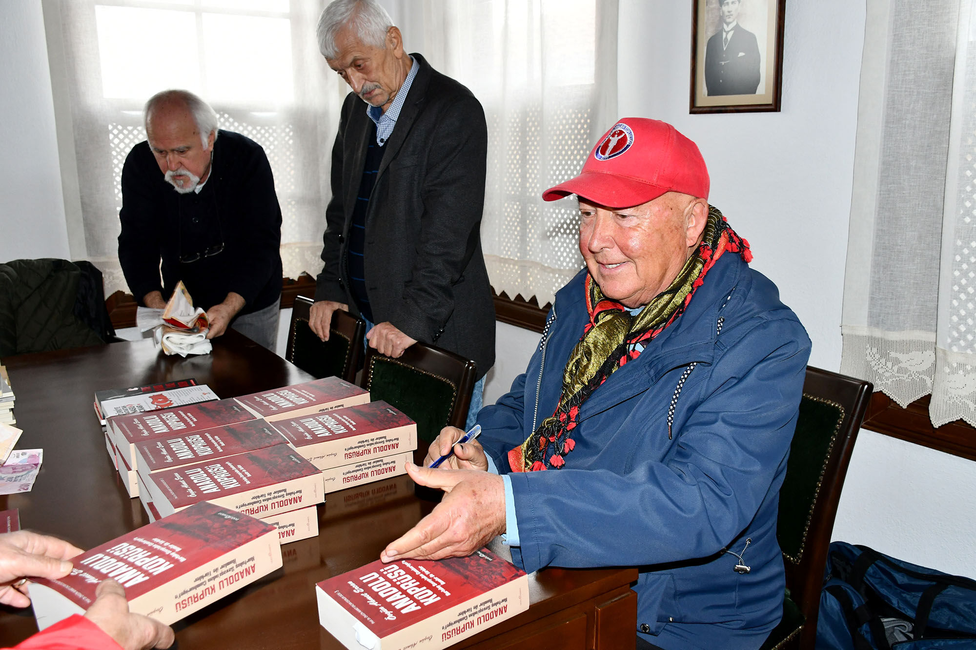 Calikusu Kusu Kultur Evi Prof Dr Ovgun Ahmet Ercani Agirladi Anadolu Bir Uygarliklar Koprusudur 619298 0F2E0Cad4Ffd127Fbcf3A578C1E2Edd8