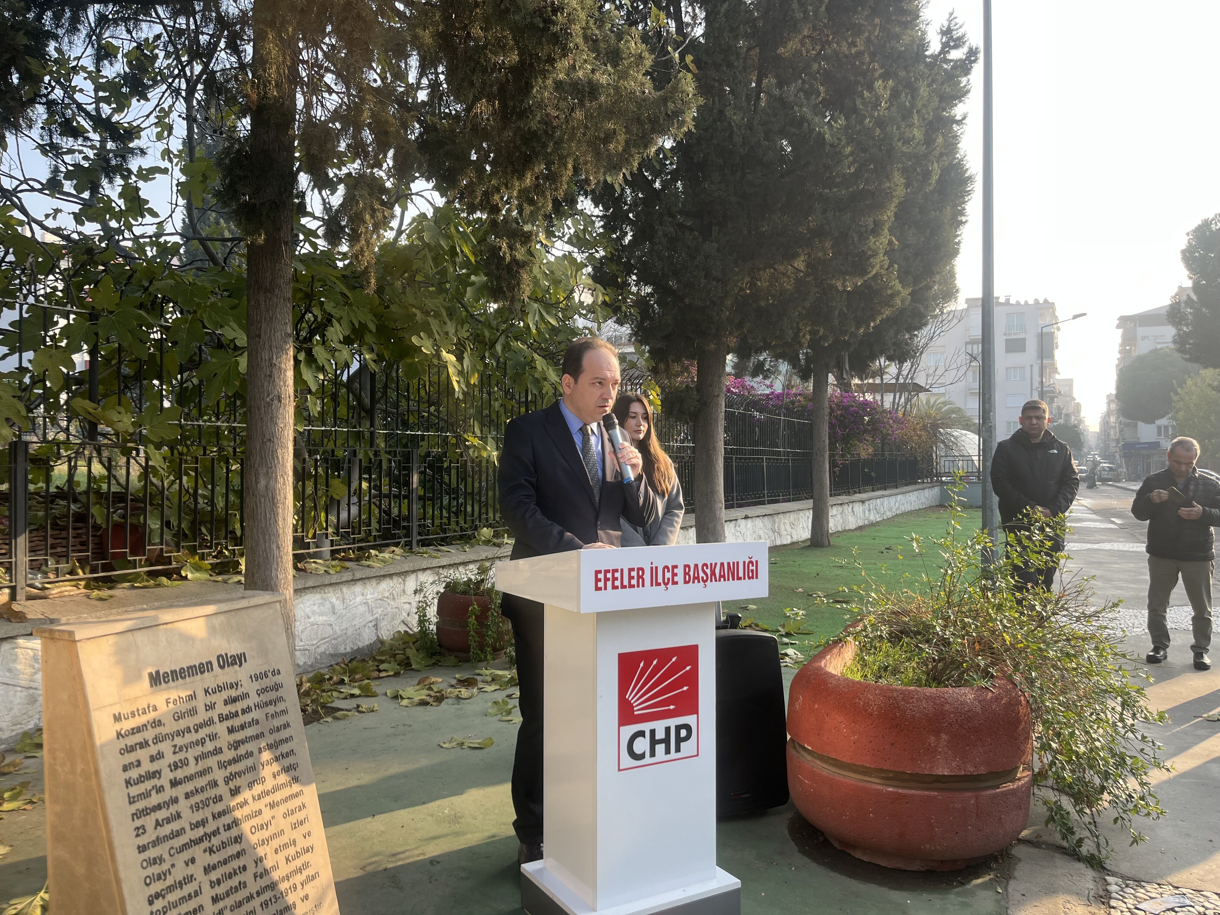 CHP Efeler Kubilay ve devrim şehitlerini andı