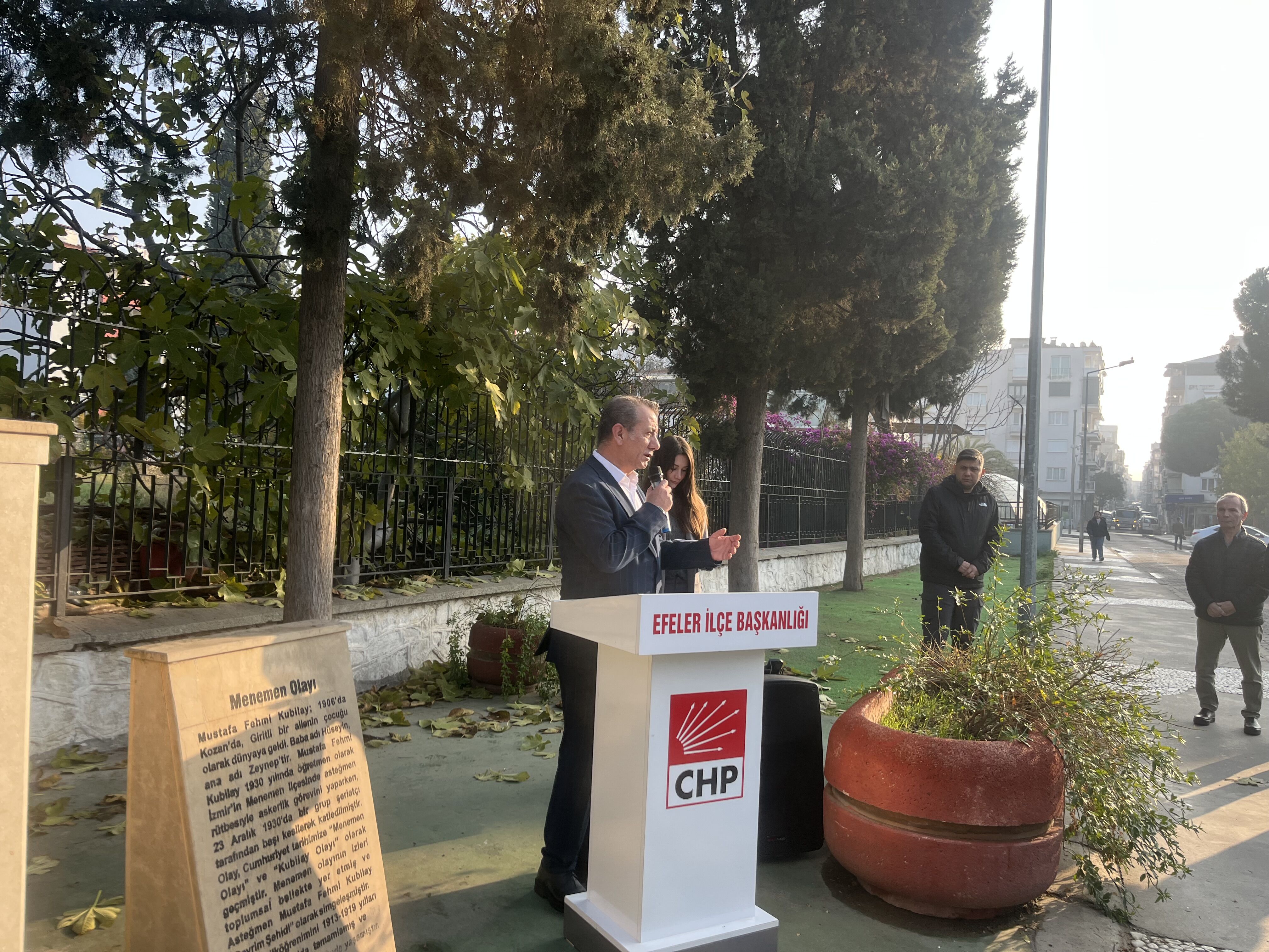 CHP Efeler Kubilay ve devrim şehitlerini andı