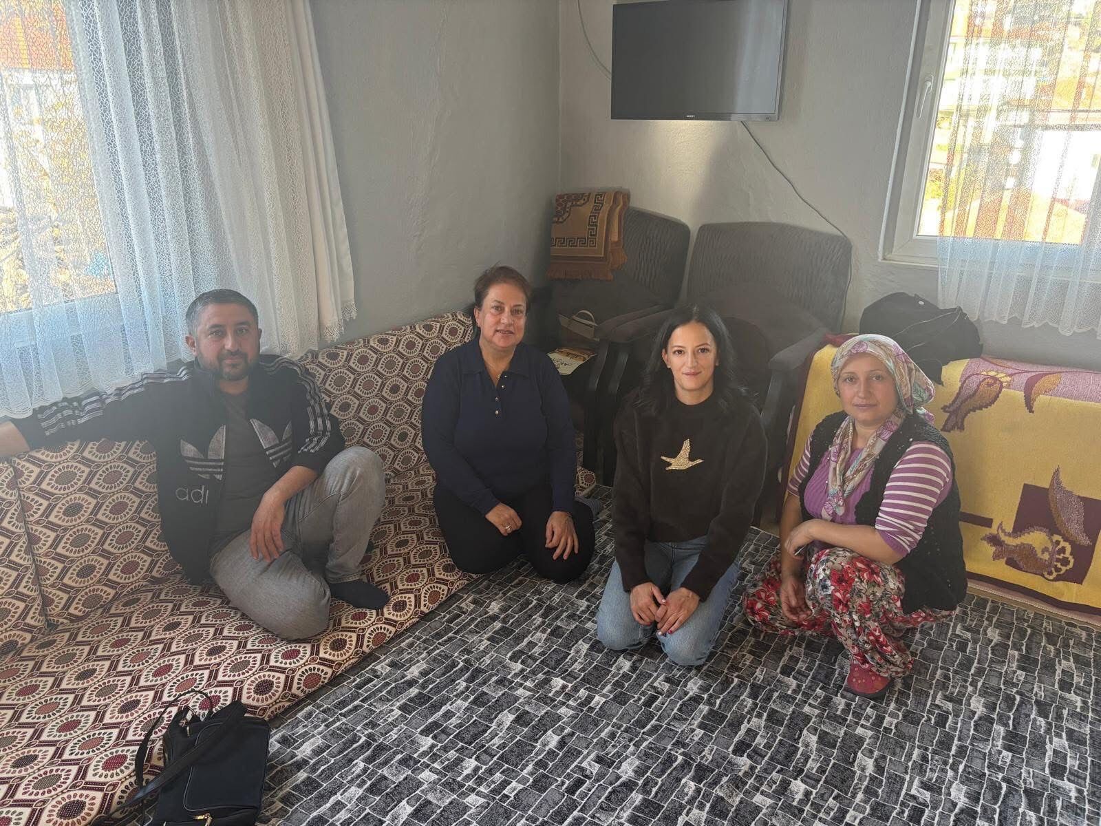 Chp Germencik Kadin Kollarindan Ev Ziyareti Vatandaslarin Sorunlari Dinlendi 621488 766C404Ad459E4C57B11A708C4Cd0C5F