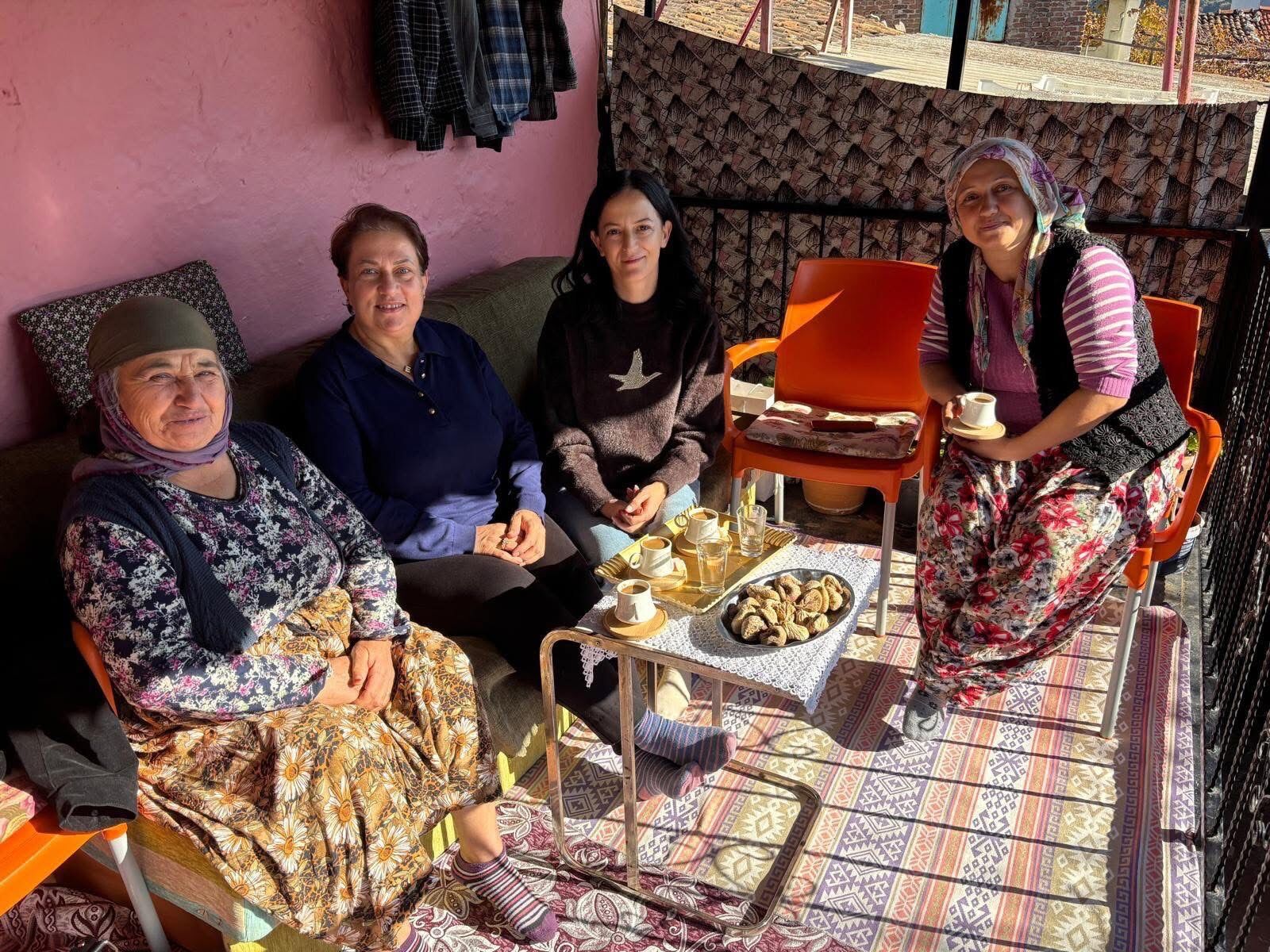 Chp Germencik Kadin Kollarindan Ev Ziyareti Vatandaslarin Sorunlari Dinlendi 621488 A44Dff8D7Fd0E35966D29C5C8274F3F8