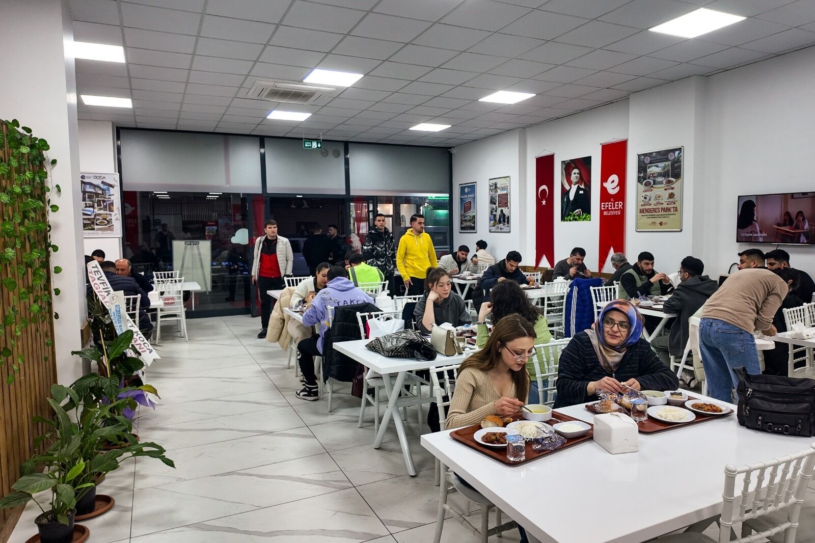 Efelerin Ekipleri Daha Guvenli Parklar Icin Mesaide 621107 6B58F7F64387Dd21D0561D5Dfff0C686