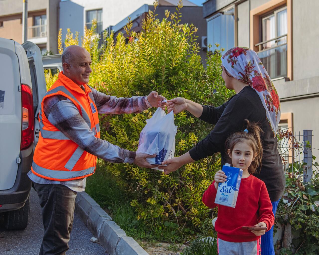 Kusadasi Belediyesi Dagitiyor Minikler Saglikla Buyuyor 622720 344Aa331C3Fdb552Aff9649Ab807Ca36
