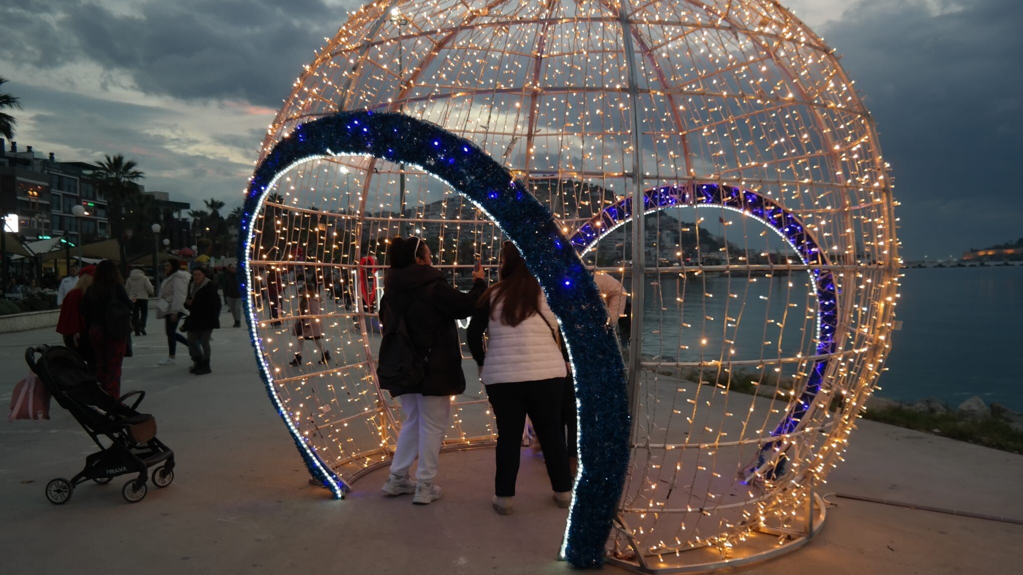 Kusadasi Belediyesinden Renkli Yilbasi Pazari El Emegi Urunler Vatandasla Bulusuyor 625449 717D63086D079F1F08690989Caa3F9Ab