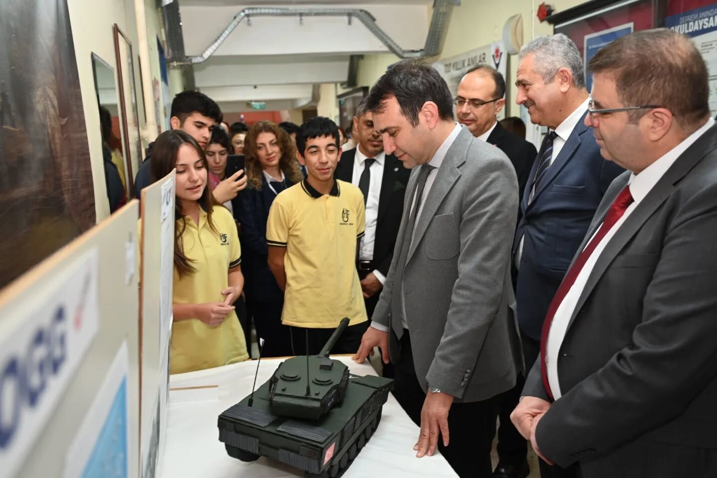 Kusadasinda Aile Temali Kacis Odasi Programi Duzenlendi Mudur Yigit Etkinlige Katildi Betul 623122 188887Bffa3A7A4F7F140418Ca378Def