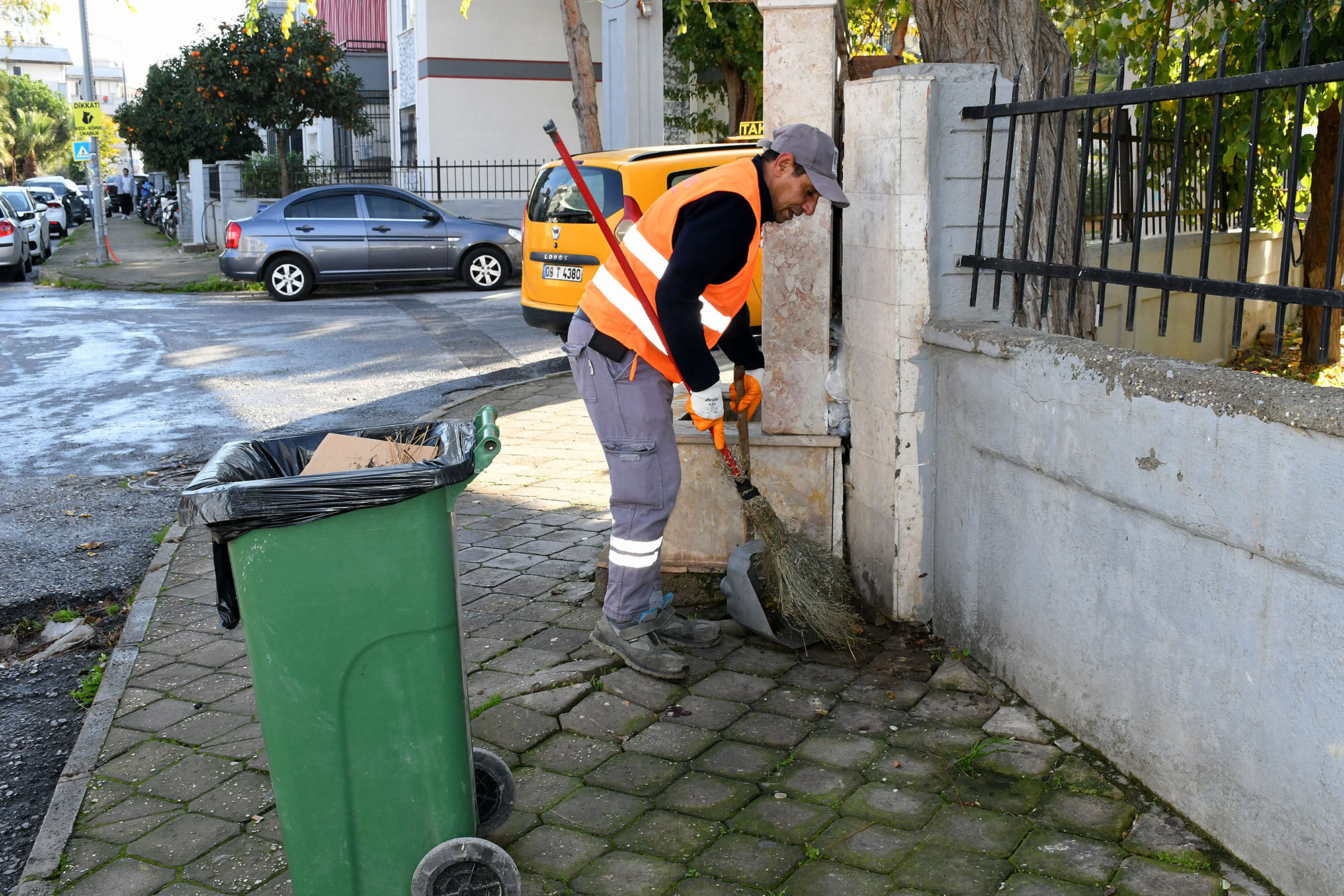 Kusadasinda Detayli Temizlik Calismasi Baskan Gunele Tesekkur 621080 19382707Fcf50207765Cbba4644B94E6