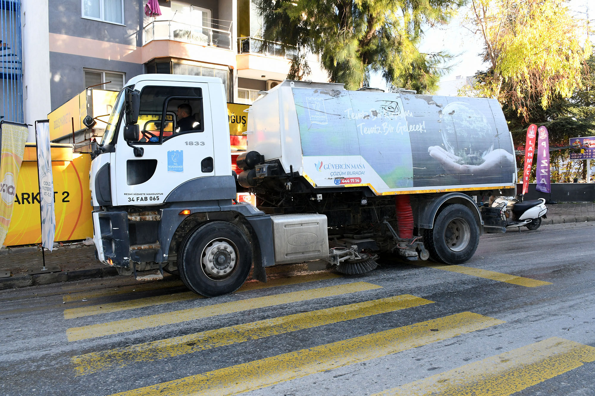 Kusadasinda Detayli Temizlik Calismasi Baskan Gunele Tesekkur 621080 Ee77Ef2Dfc3E59D44Bd8A79B2231E4Cb