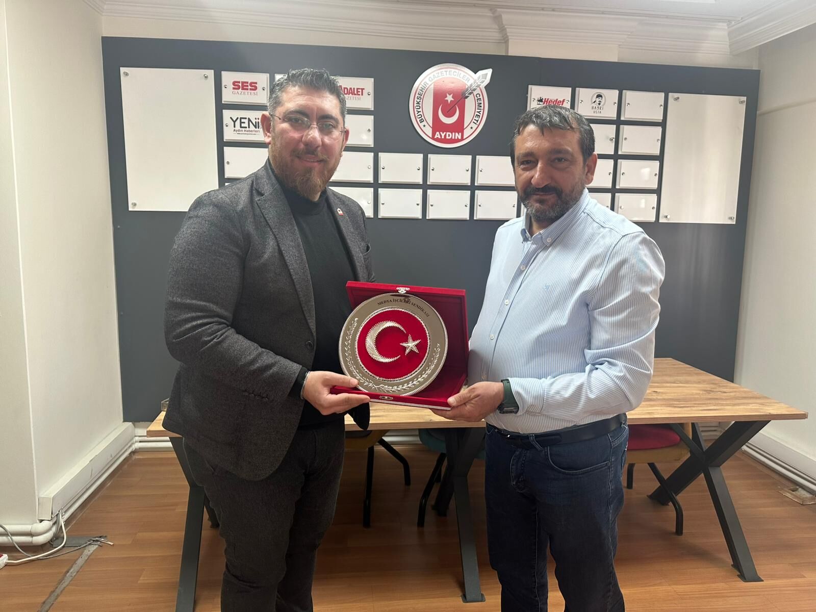 Medya-İş Sendikası Aydın Büyükşehir Gazeteciler Cemiyeti’ne ziyaret etti
