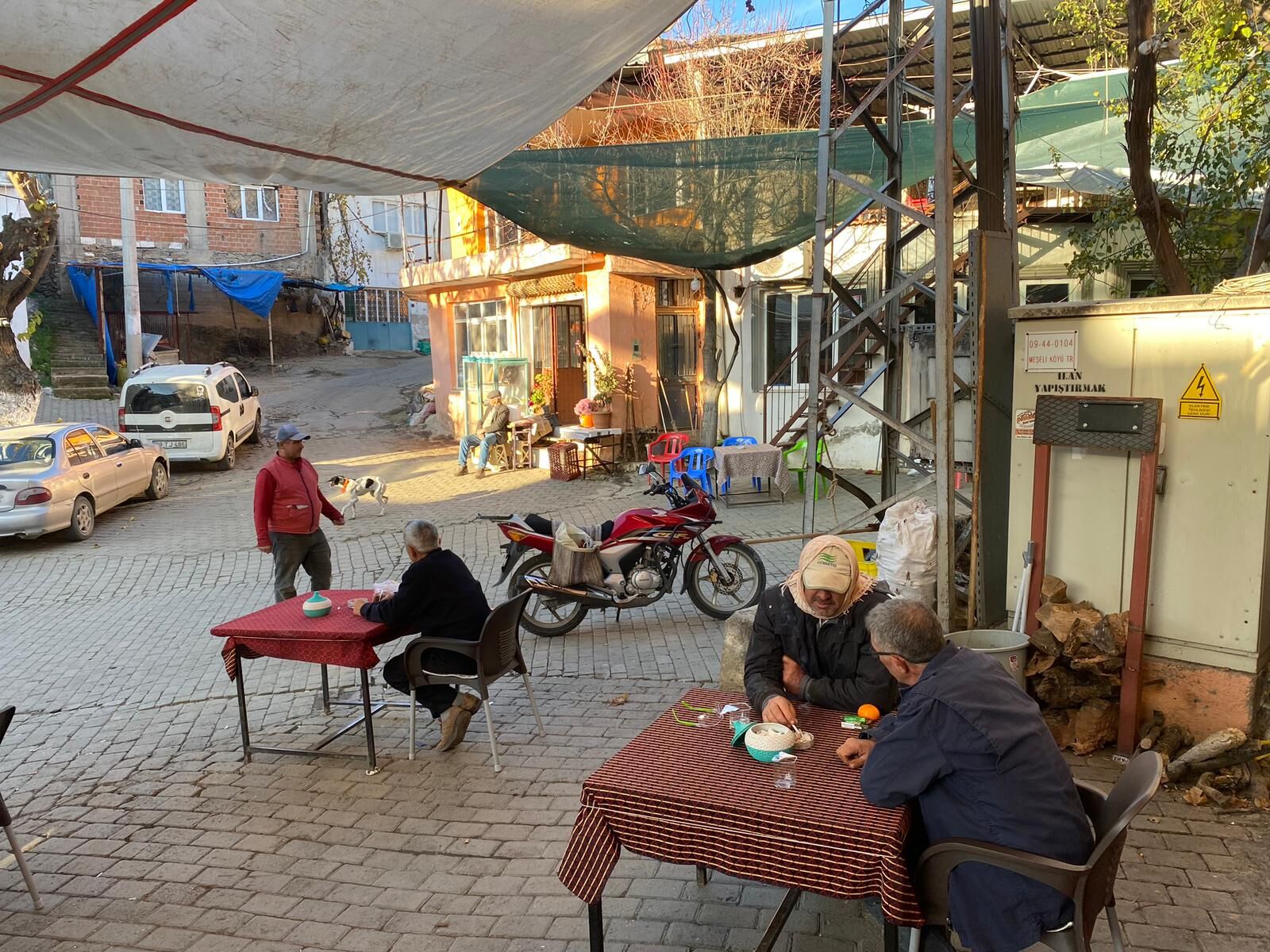 Meselide Yasiyla Ayni Yasta Kahvehane Isletiyormeslek 3 Kusaktir Yasatiliyor Kayalarin Arasindan Dogan Kahvehane Mahallenin Bulusma Noktasi Oldu 623928 02F4Bc3F3245233B491A85D1Fc5Faa73