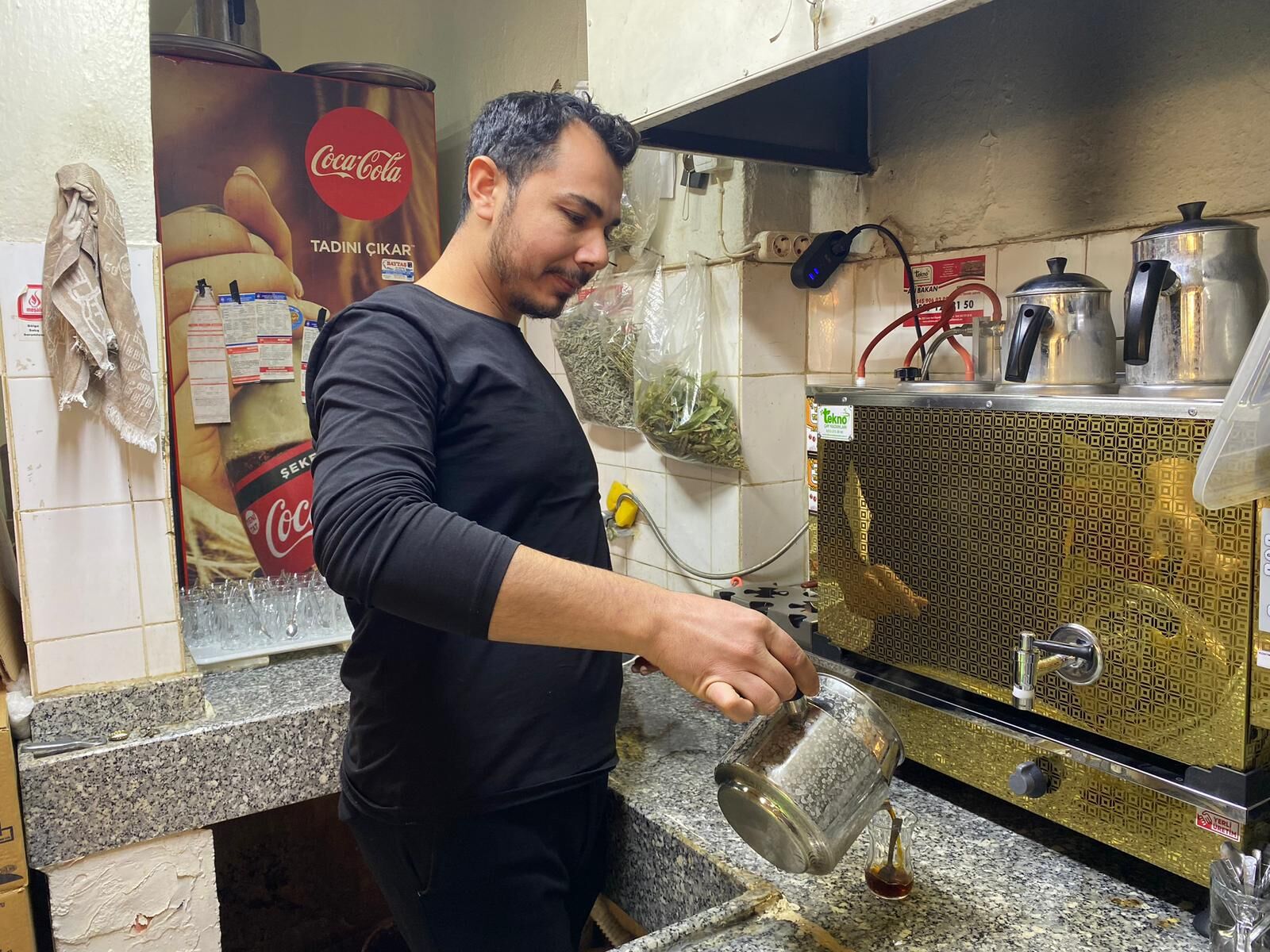 Meselide Yasiyla Ayni Yasta Kahvehane Isletiyormeslek 3 Kusaktir Yasatiliyor Kayalarin Arasindan Dogan Kahvehane Mahallenin Bulusma Noktasi Oldu 623928 6E4378482B5593873B2658030B3Bd541