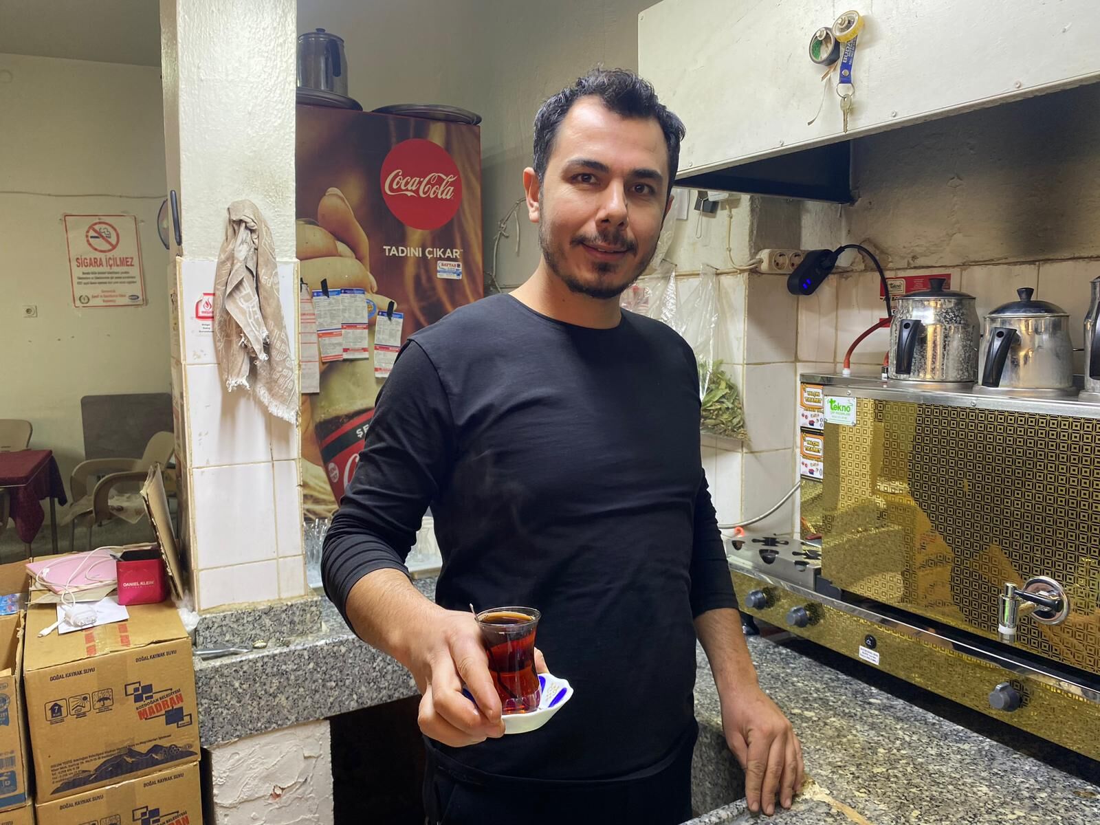 Meselide Yasiyla Ayni Yasta Kahvehane Isletiyormeslek 3 Kusaktir Yasatiliyor Kayalarin Arasindan Dogan Kahvehane Mahallenin Bulusma Noktasi Oldu 623928 Fa1Cf1Ee284Fb0652Bdab5Be080B57Ac