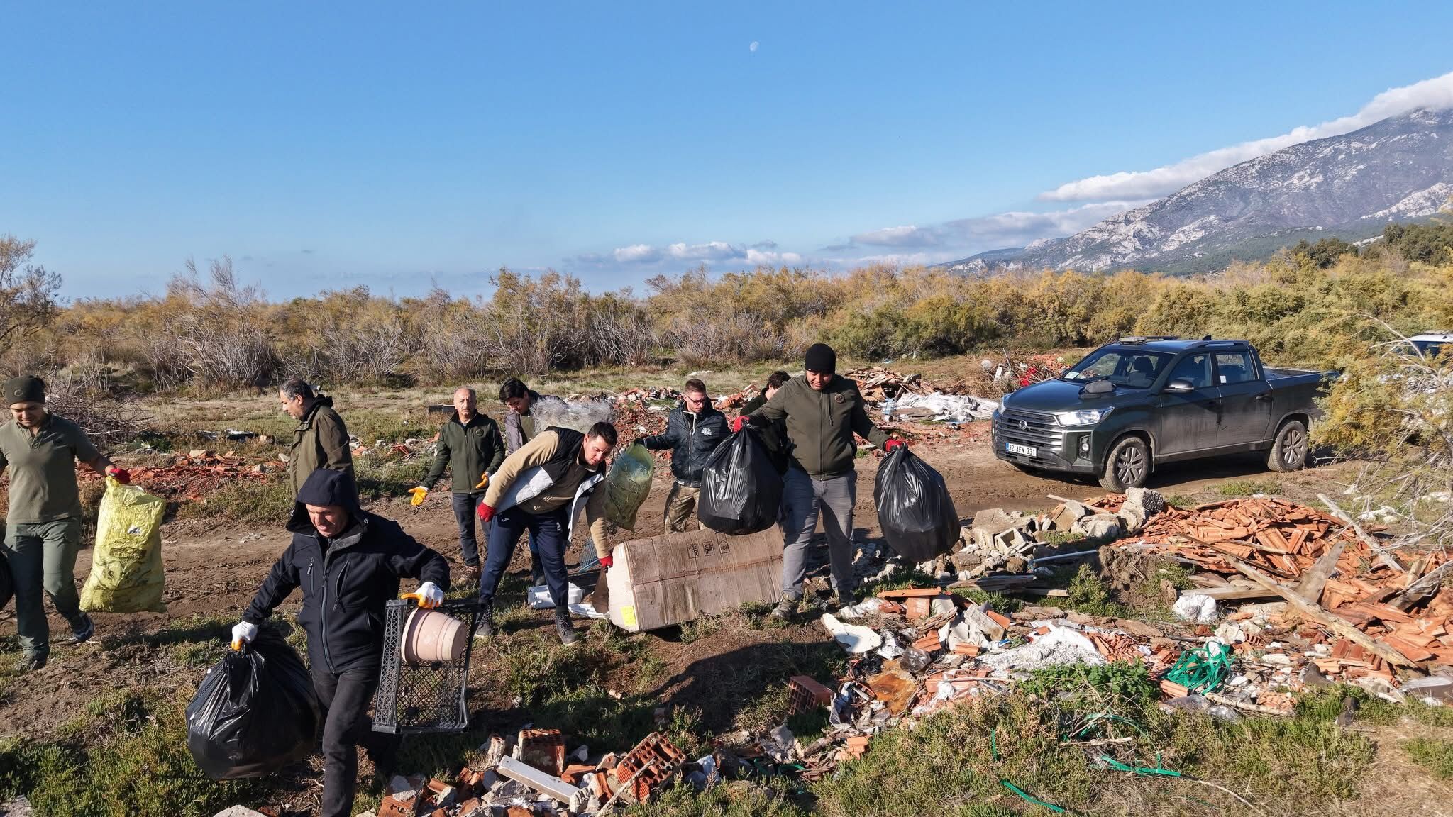 Milli Park’ta temizlik seferberliği: Ekipler deltayı çöplerden arındırdı