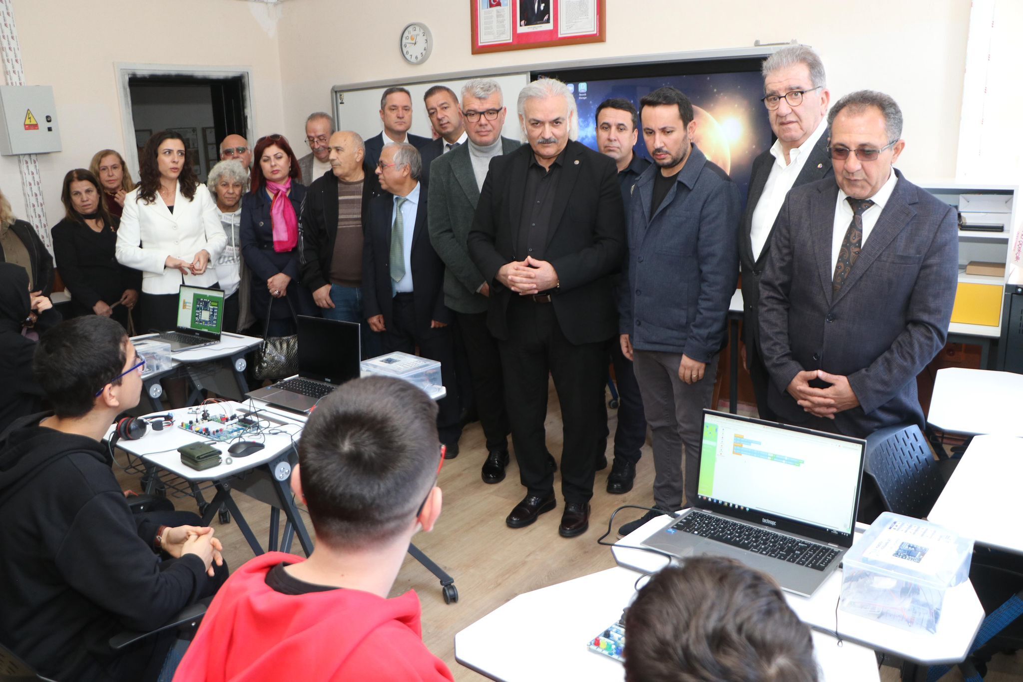 Soke Anadolu Lisesinde Cifte Acilis 50 Yillik Mezunlardan Anlamli Surpriz 618307 277737F378Faa81D58601Fbc89336Fdf