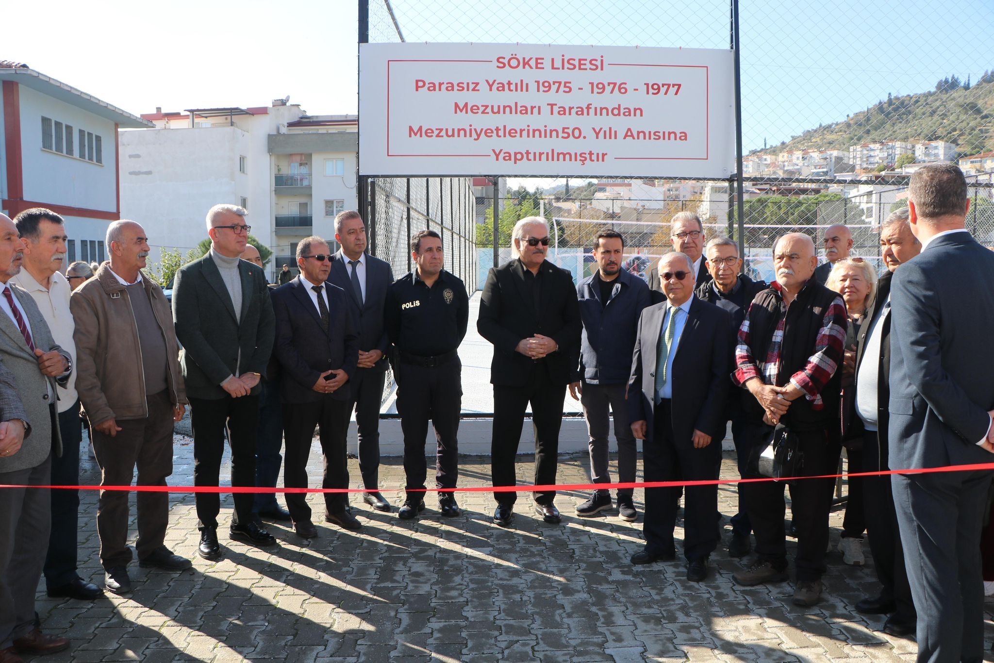 Soke Anadolu Lisesinde Cifte Acilis 50 Yillik Mezunlardan Anlamli Surpriz 618307 5A8B3D6407E76164061116Ae1A33Cc52