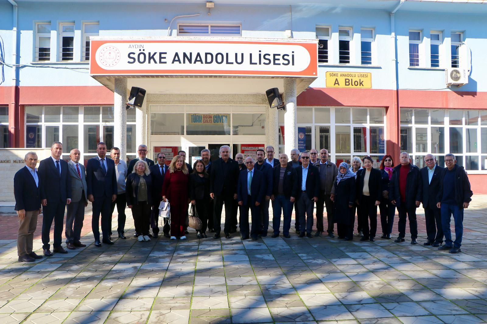 Soke Anadolu Lisesinde Cifte Acilis 50 Yillik Mezunlardan Anlamli Surpriz 618307 91A99F17D705F5A46056A935Ee6B507E