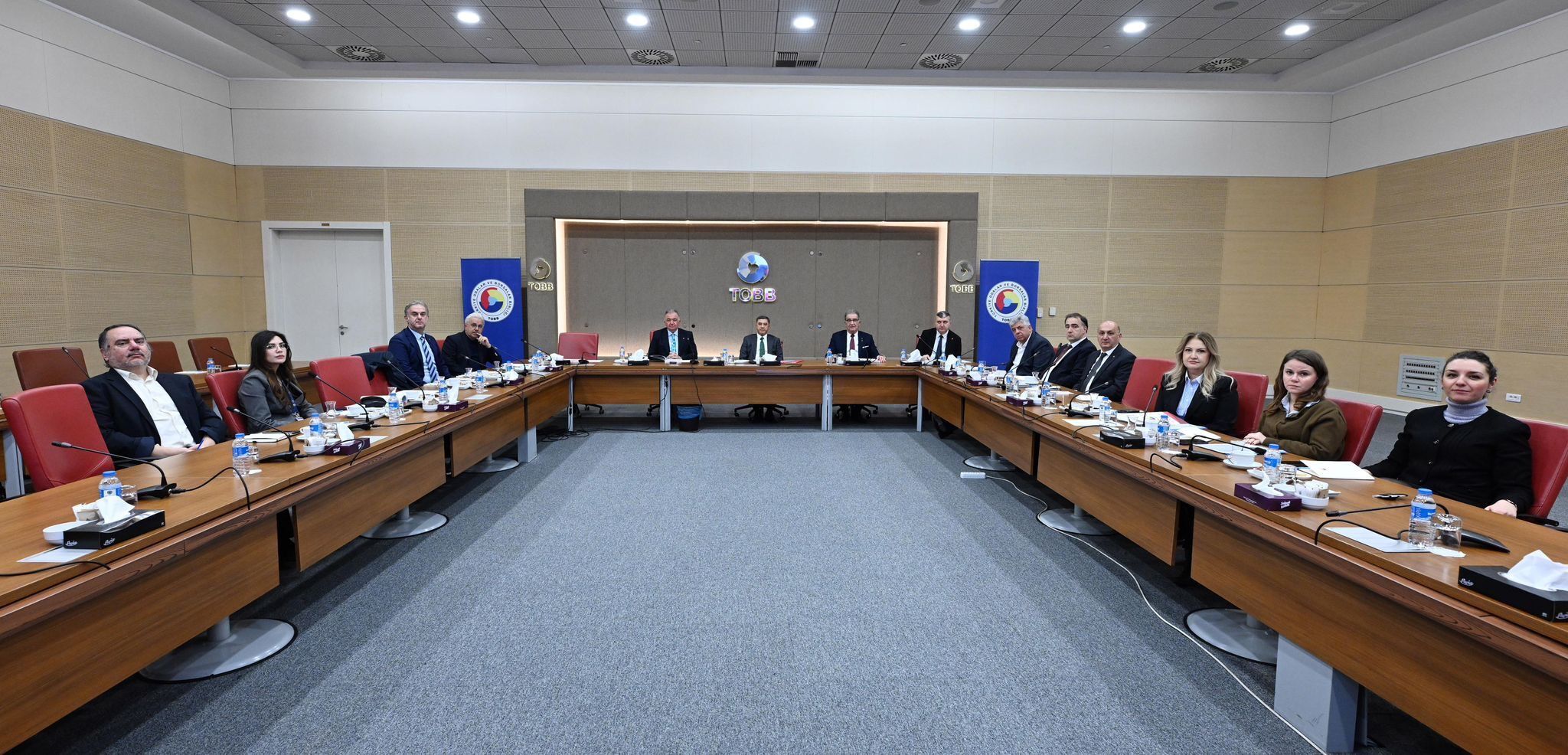 Tobbda Ekonomi Zirvesi Rapor Hisarcikliogluna Sunuldu Gazete 624791 C6Cc2B080F5E8D1878De1Cbf031Fa510