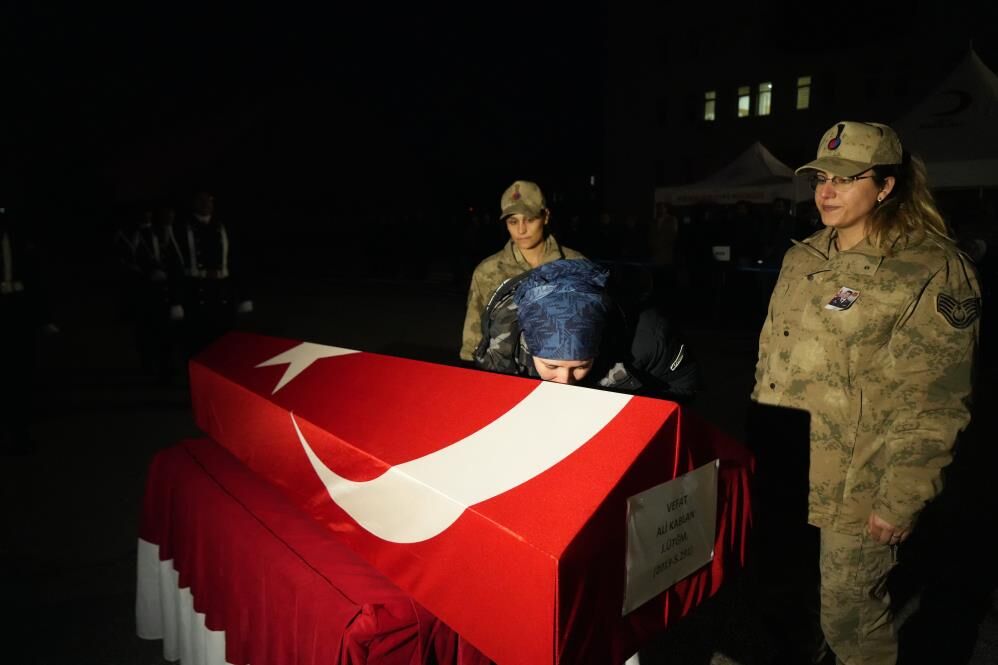 İlçe jandarma komutanı makamında hayatını kaybetti