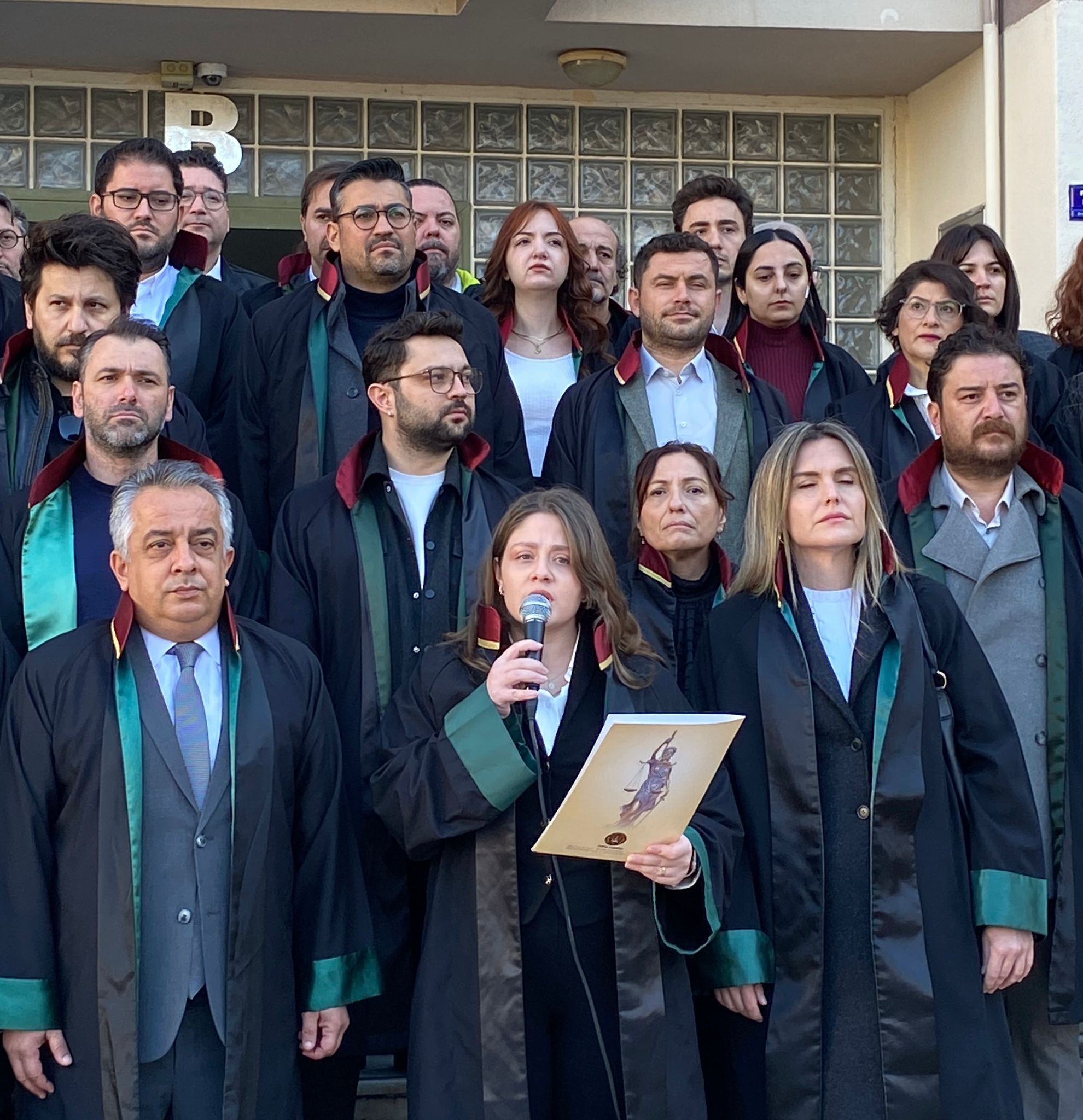 Aydın’da avukata hakaret ve silah tehdidi!