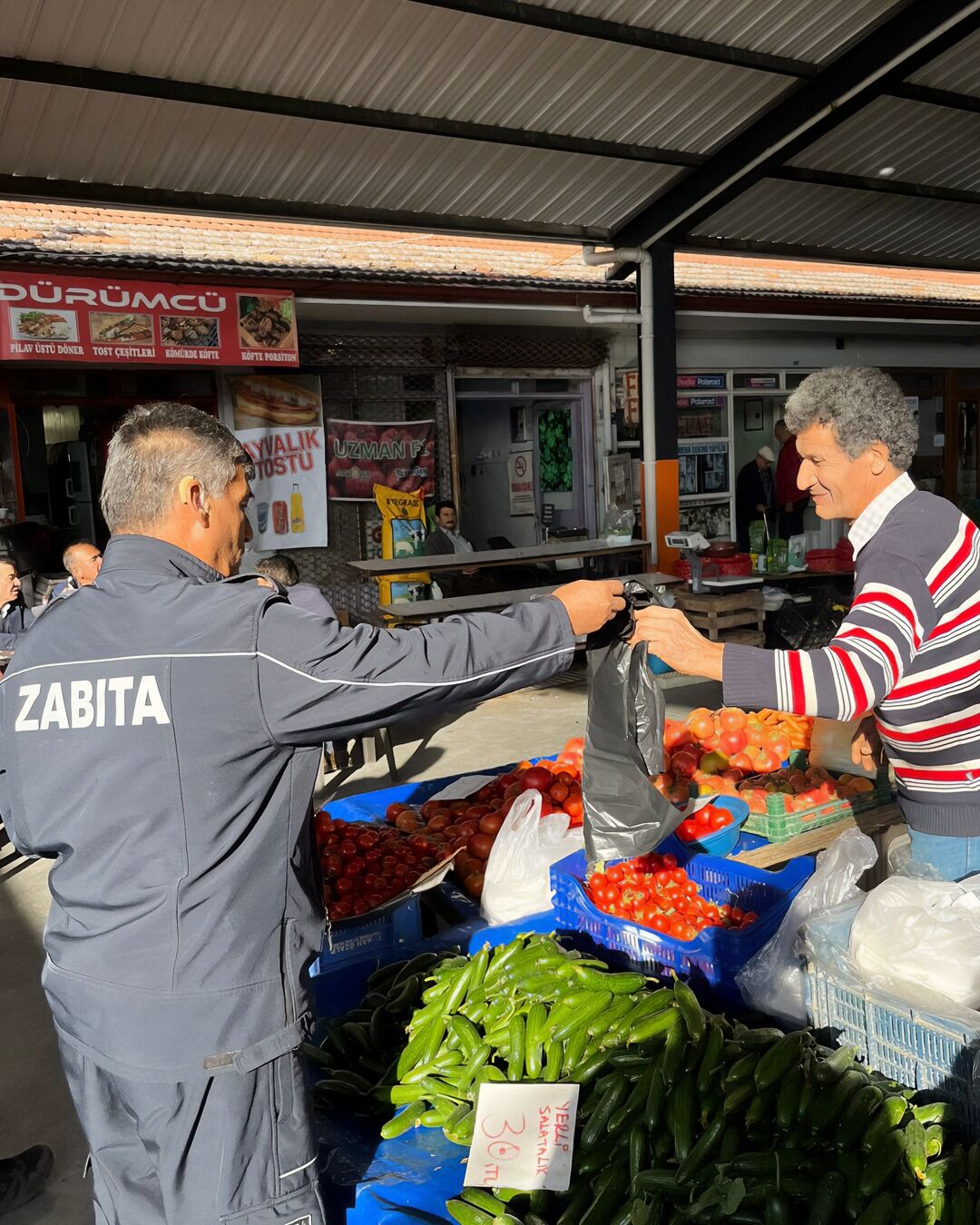 Bozdoğan’da zabıta ekiplerinden yardım eli