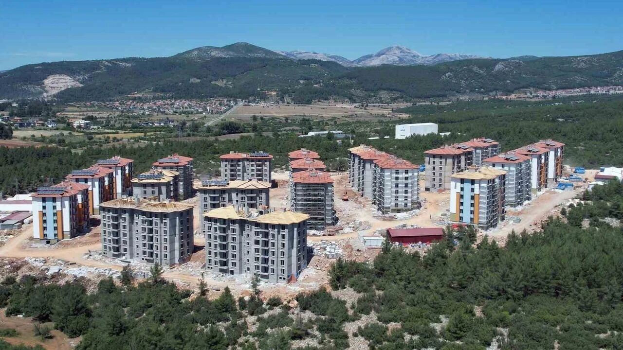 Aydın’daki dar gelirli aileler yeni TOKİ konutlarına kavuşuyor