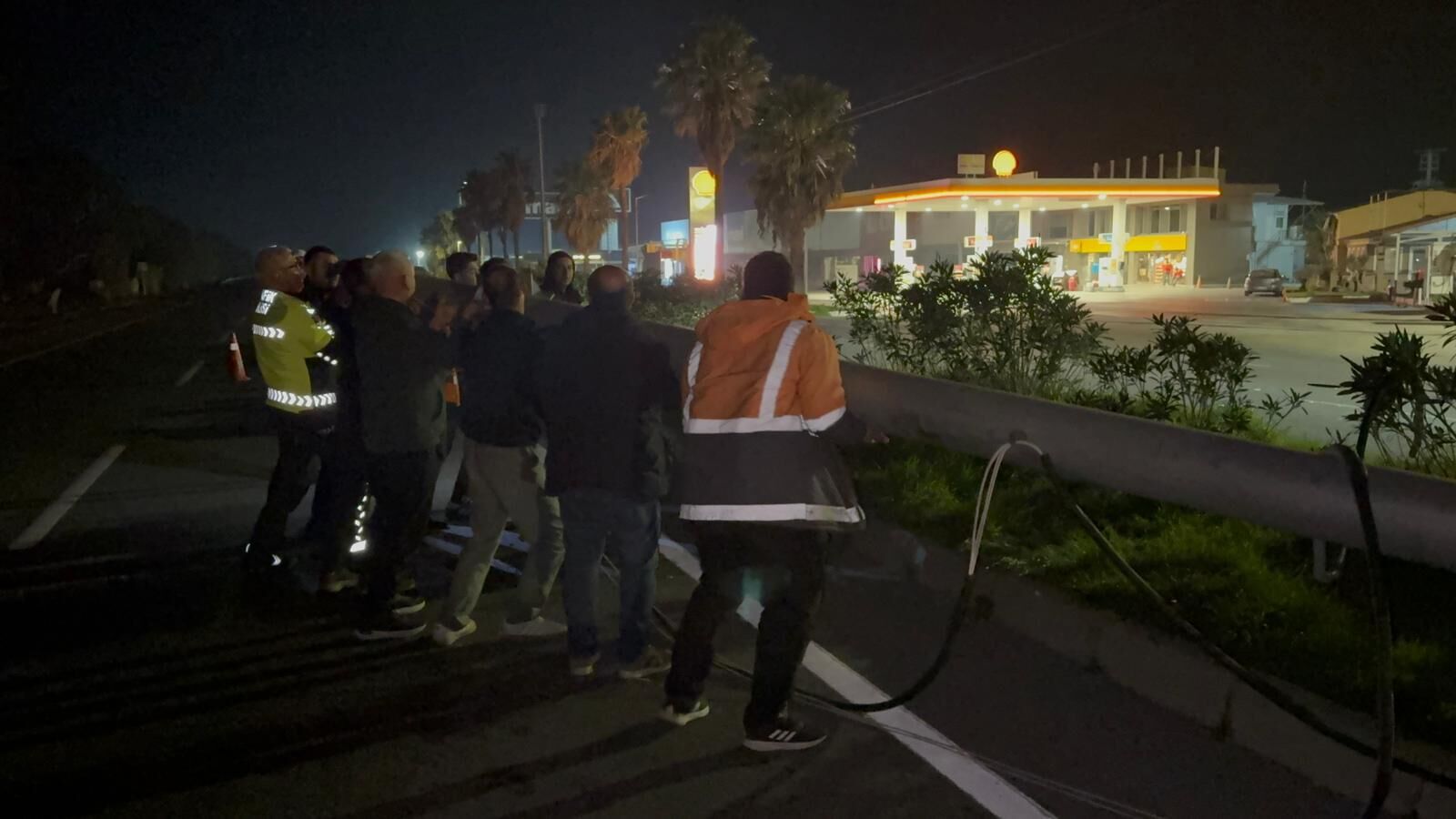 Söke’de tır elektrik direklerine çarpmıştı: Gerçekler güvenlik kameralarında ortaya çıktı