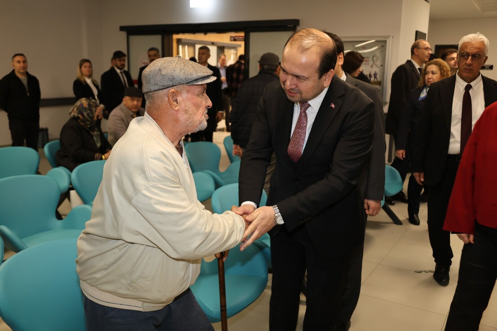 Müdür Şenkul, Aydın Şehir Hastanesi’nin ilk hastalarını ziyaret etti