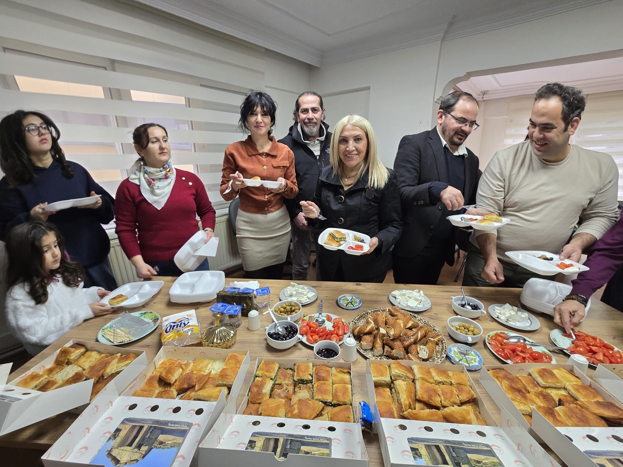 10 Ocak Gazeteciler Gununde Anlamli Etkinlik Abgc Basin Mensuplari Ile Kahvaltida Bulustu 629140 Babcdd79A95A4Ced2B3781417C90860F