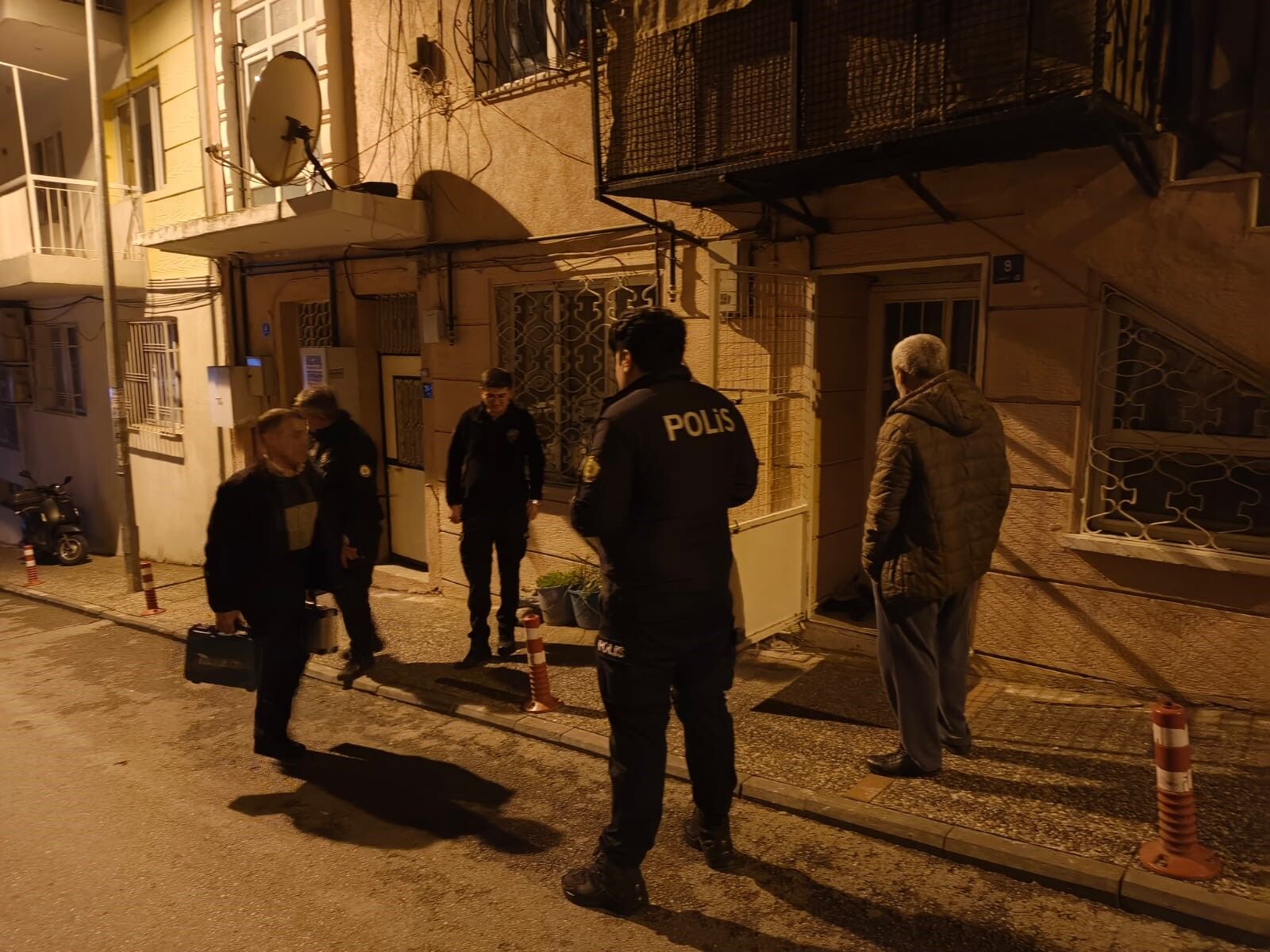 Aydın’da yaşlı kadın yeni yıla balkonda mahsur kalarak girdi
