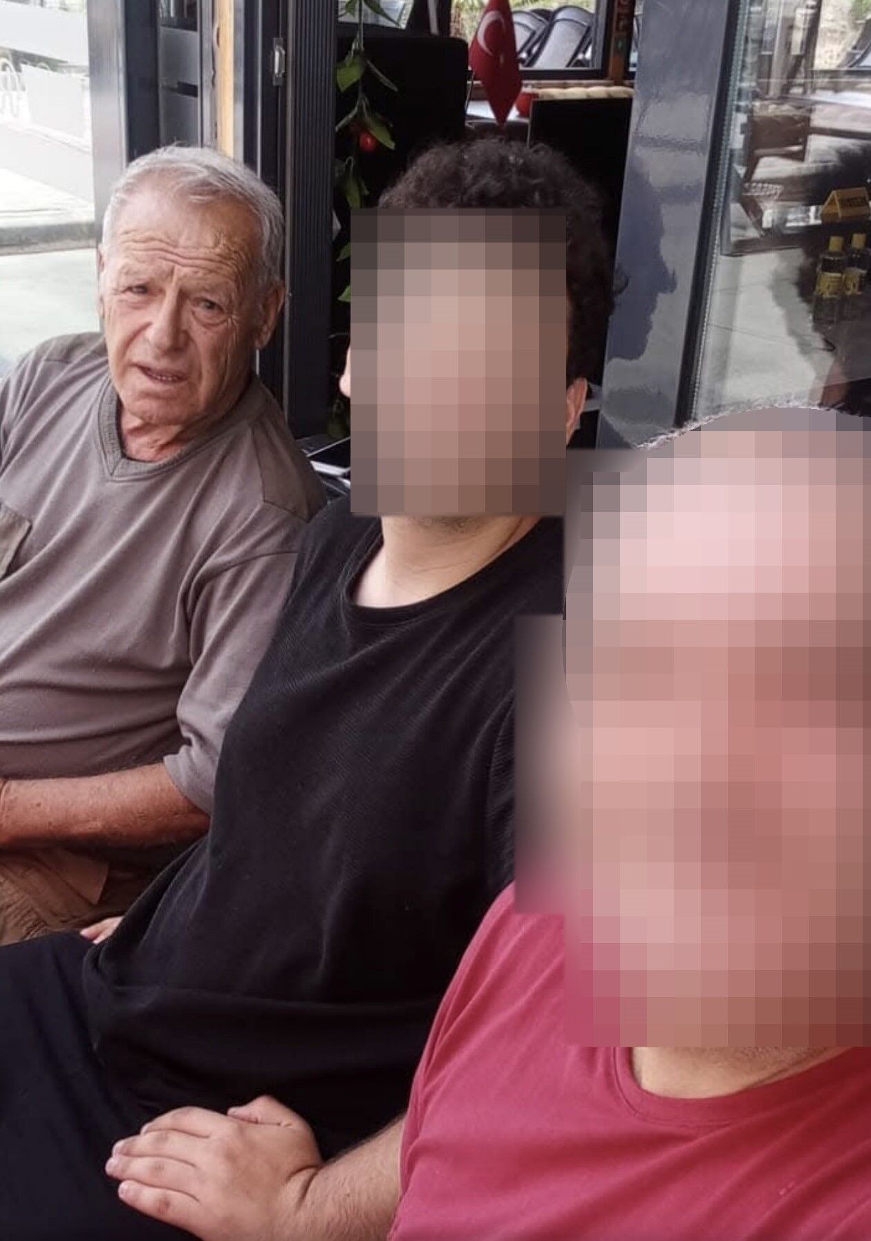 Cani evlat babasını vahşice öldürdü! Cesedini kireçleyip 4 ay depoda gizledi