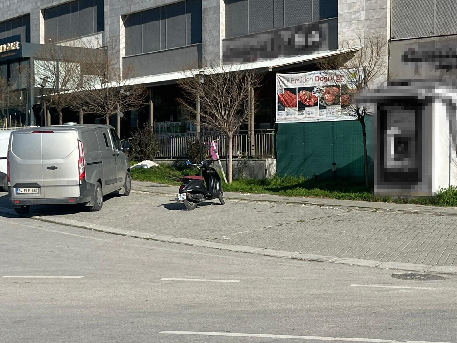 Güvenliği darp ettiler: Banka aracını soyup kaçtılar