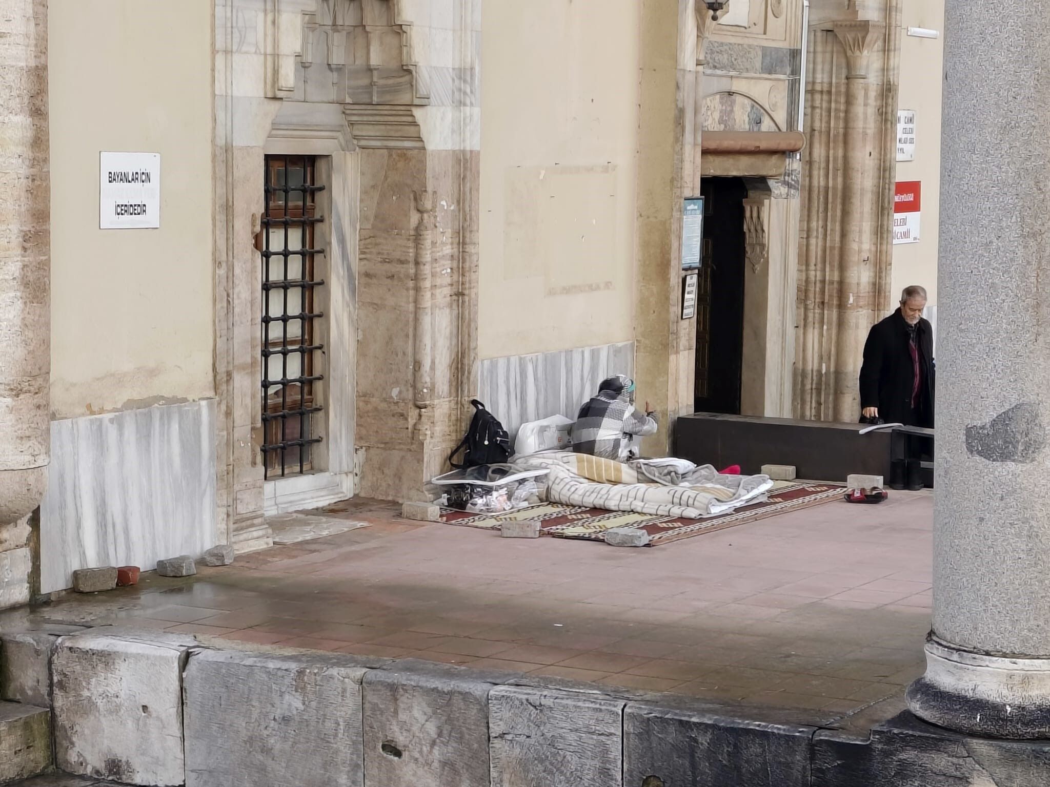 Aydın’da camide yaşayan bir kadın kimseden yardım kabul etmiyor