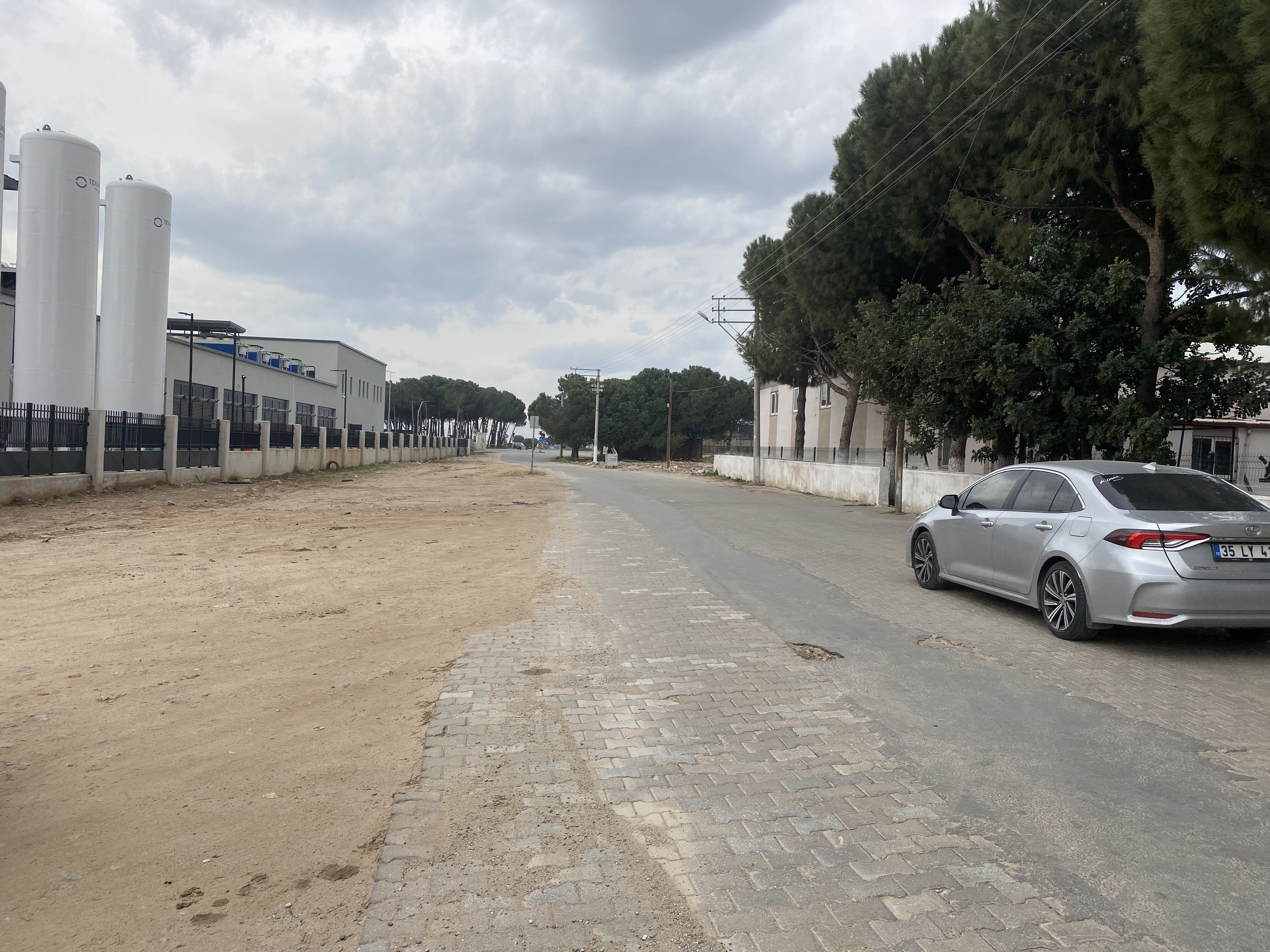 Aydın Şehir Hastanesi’nin altyapı çalışmaları mahalle yolunu bozdu
