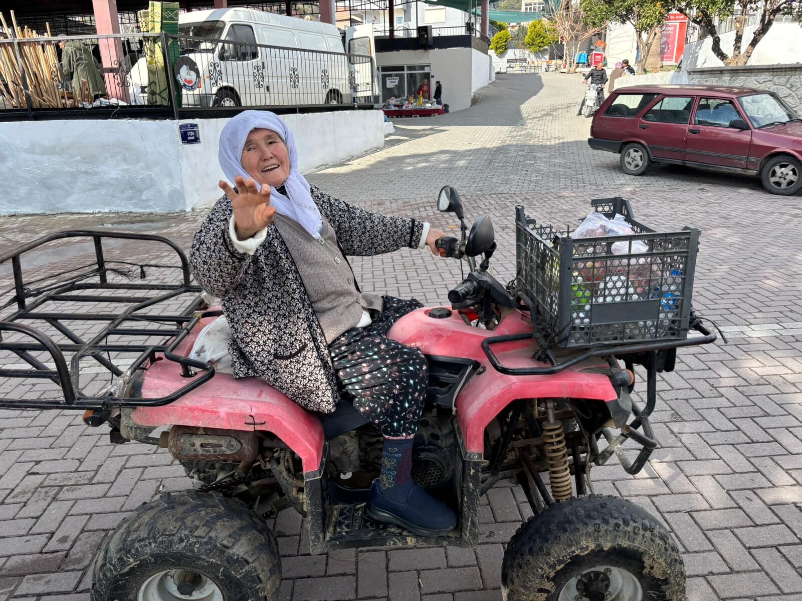 Aydinda 78 Yasindaki Teyze Motosikletinden Vazgecmedi 634190 A11C4A4F15B3063704B60461Cb17Dcf3