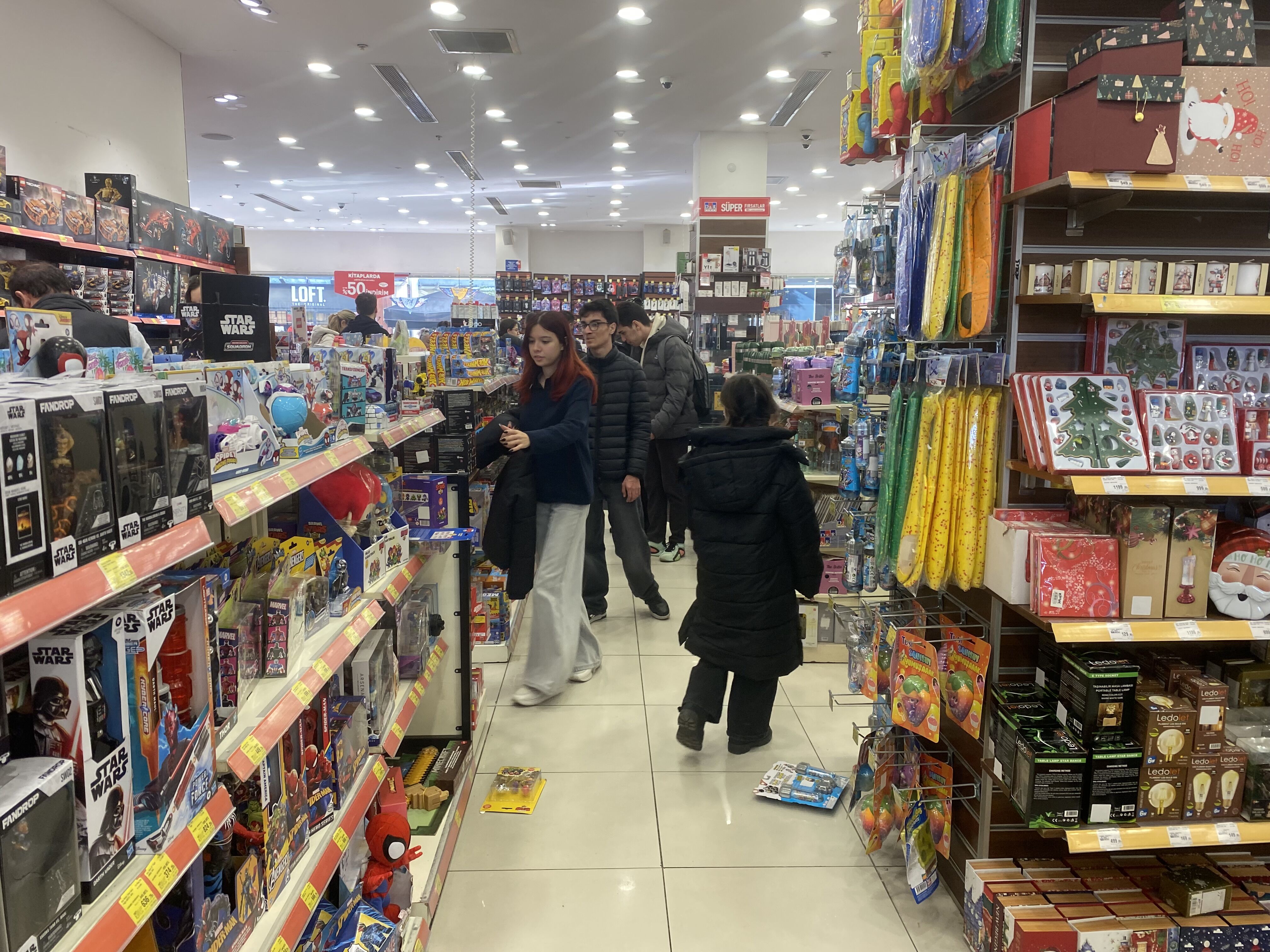 Aydindaki Avmde Karne Gunu Yogunlugu Ogrenciler Solugu Alisveris Merkezinde Aldi 630984 A5A495D199Fdd129B0305E07Da683630