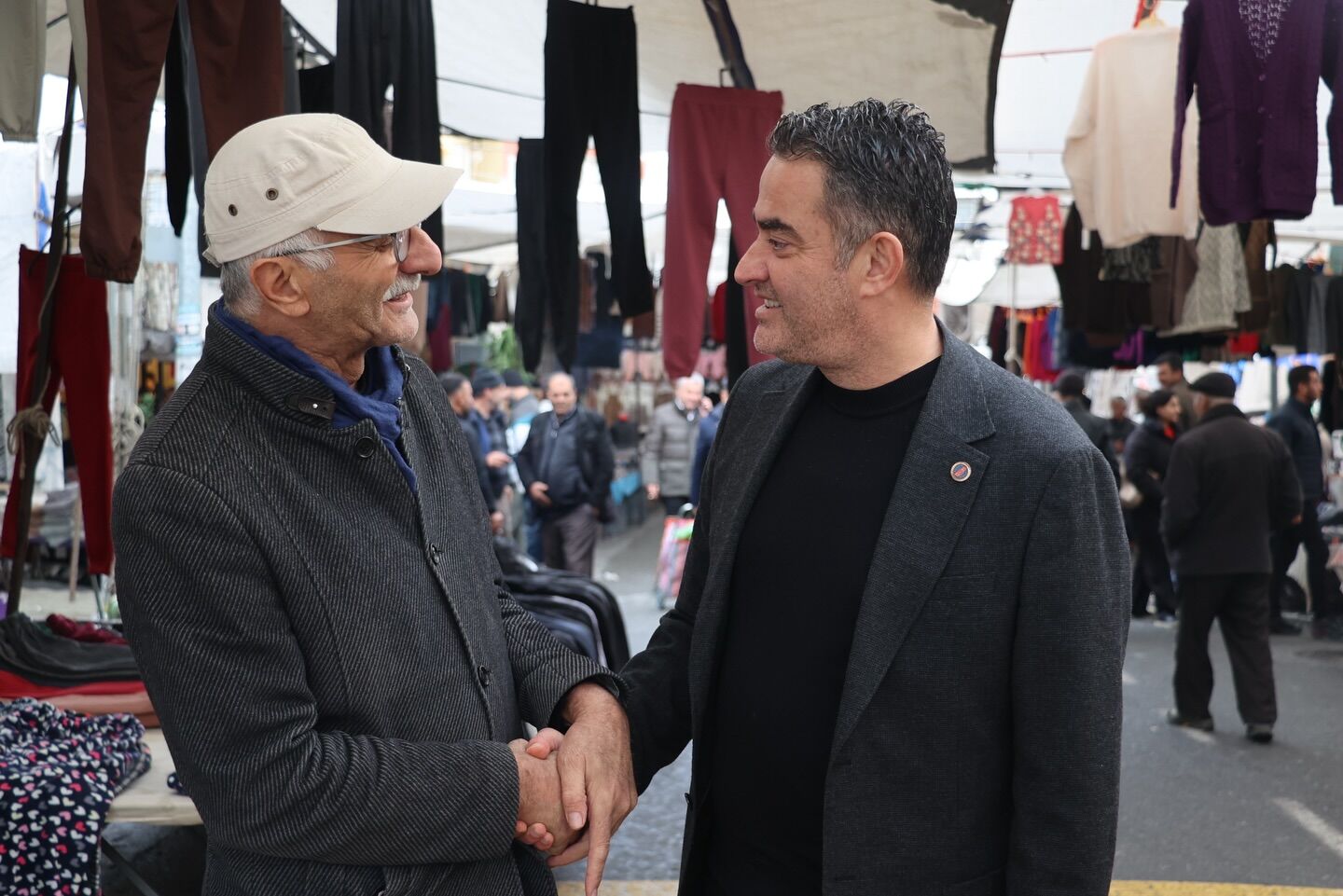 Baskan Arici Pazar Esnafiyla Bulustu Guzel Bir Kocarli Icin Calisiyoruz 629711 818C26E64B7C09A6D8E20Fc4Af0Eef6D