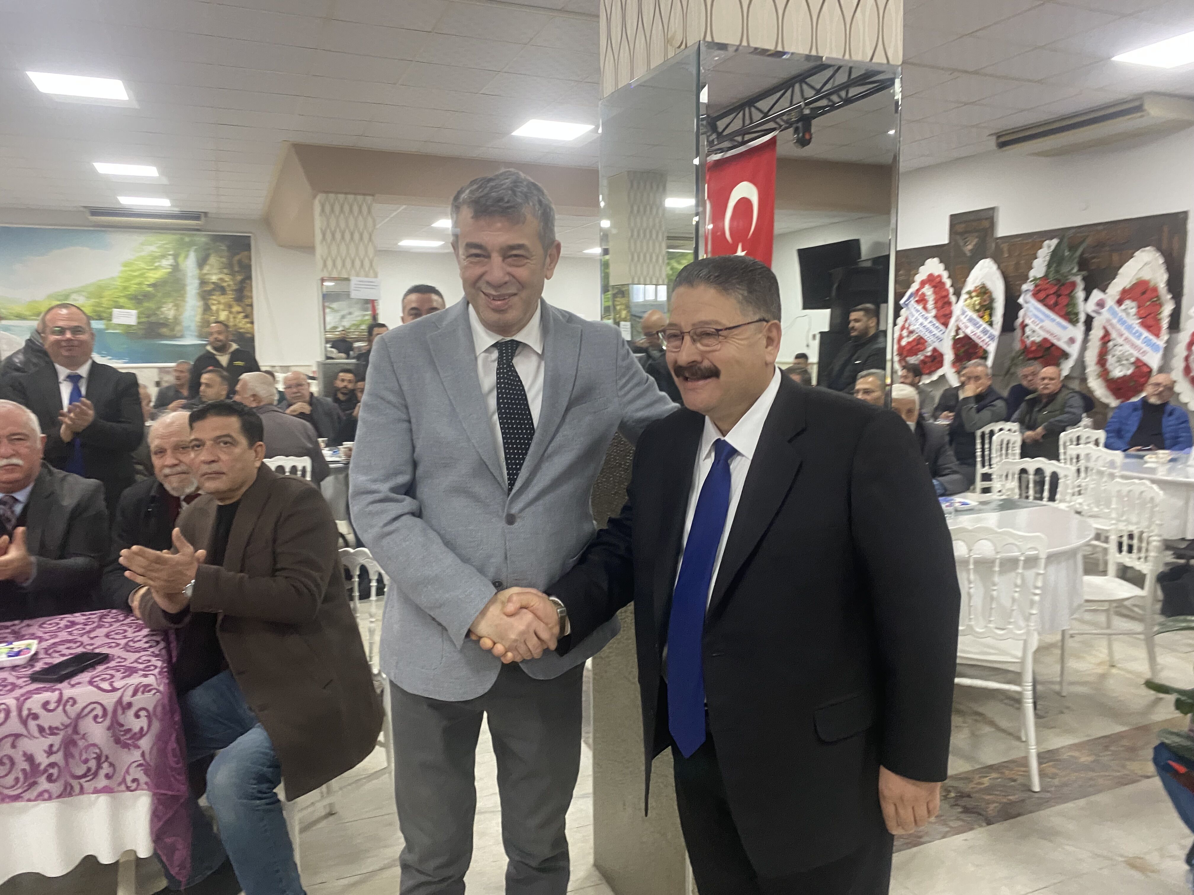 Baskan Eyefci 6Nci Donem Icin Guven Tazeledi 40 Yili Askin Uyelere Baskanlar Tarafindan Plaket Verildi 631195 4970F39Aec964E92D116A6D6031Fc7Ca
