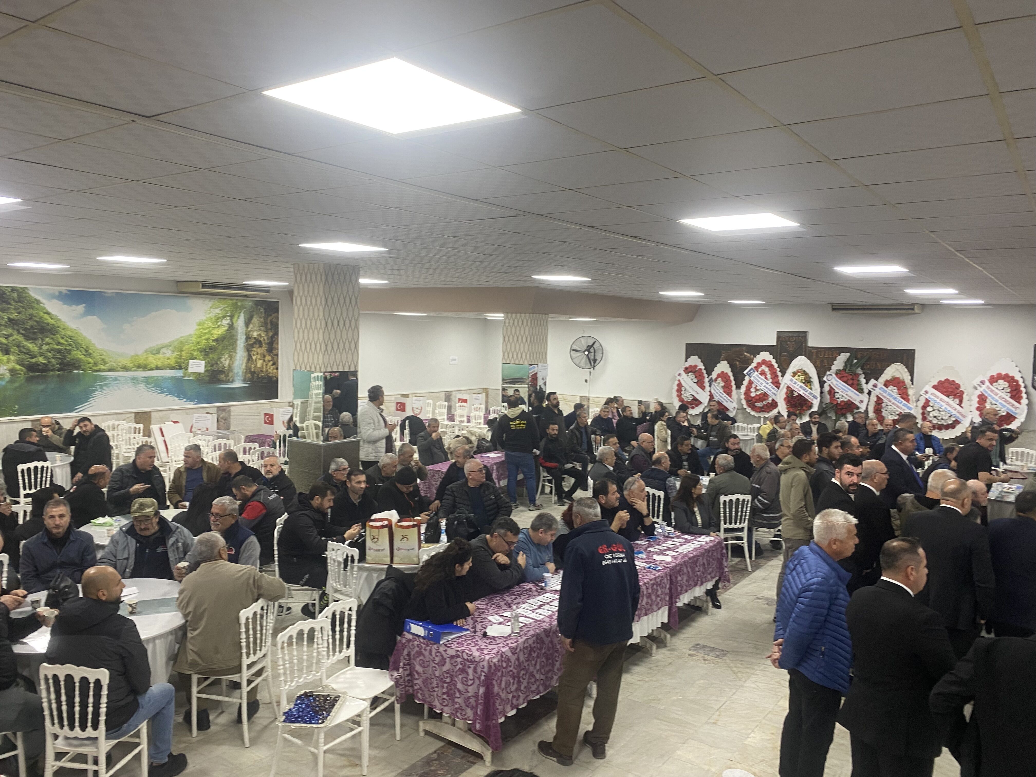 Baskan Eyefci 6Nci Donem Icin Guven Tazeledi 40 Yili Askin Uyelere Baskanlar Tarafindan Plaket Verildi 631195 F053Af9003Cb4F4700Fe8Eb56Ef36425