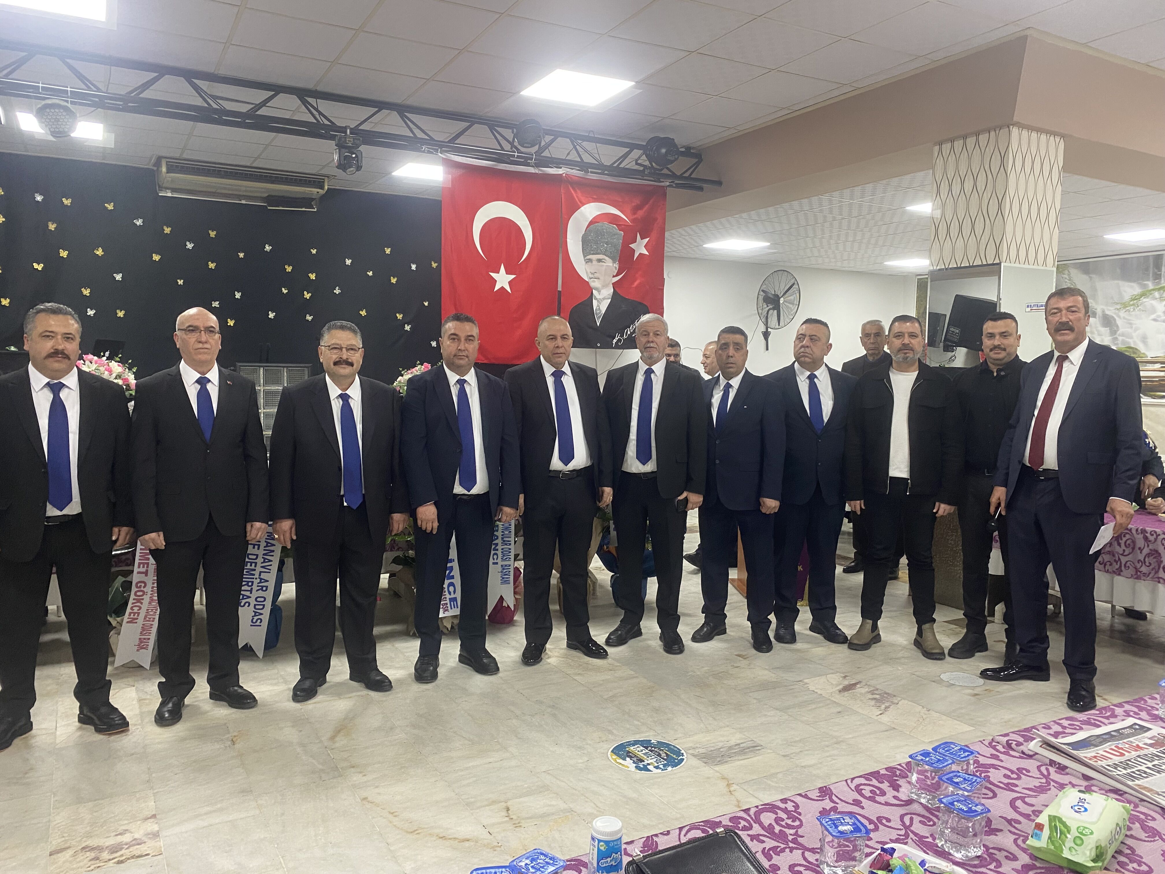 Baskan Eyefci 6Nci Donem Icin Guven Tazeledi 40 Yili Askin Uyelere Baskanlar Tarafindan Plaket Verildi 631195 F1B2B4C834Fb7173A244150177434E60