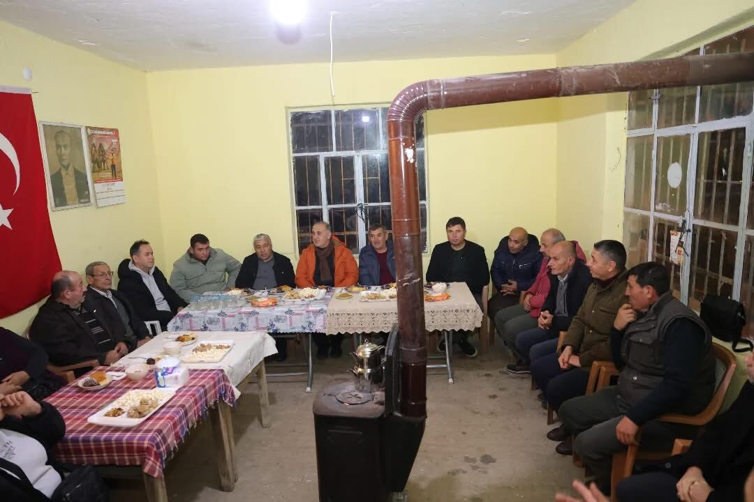 Başkan Kaya sahaya indi: Mahallenin görüş ve taleplerini dinledi