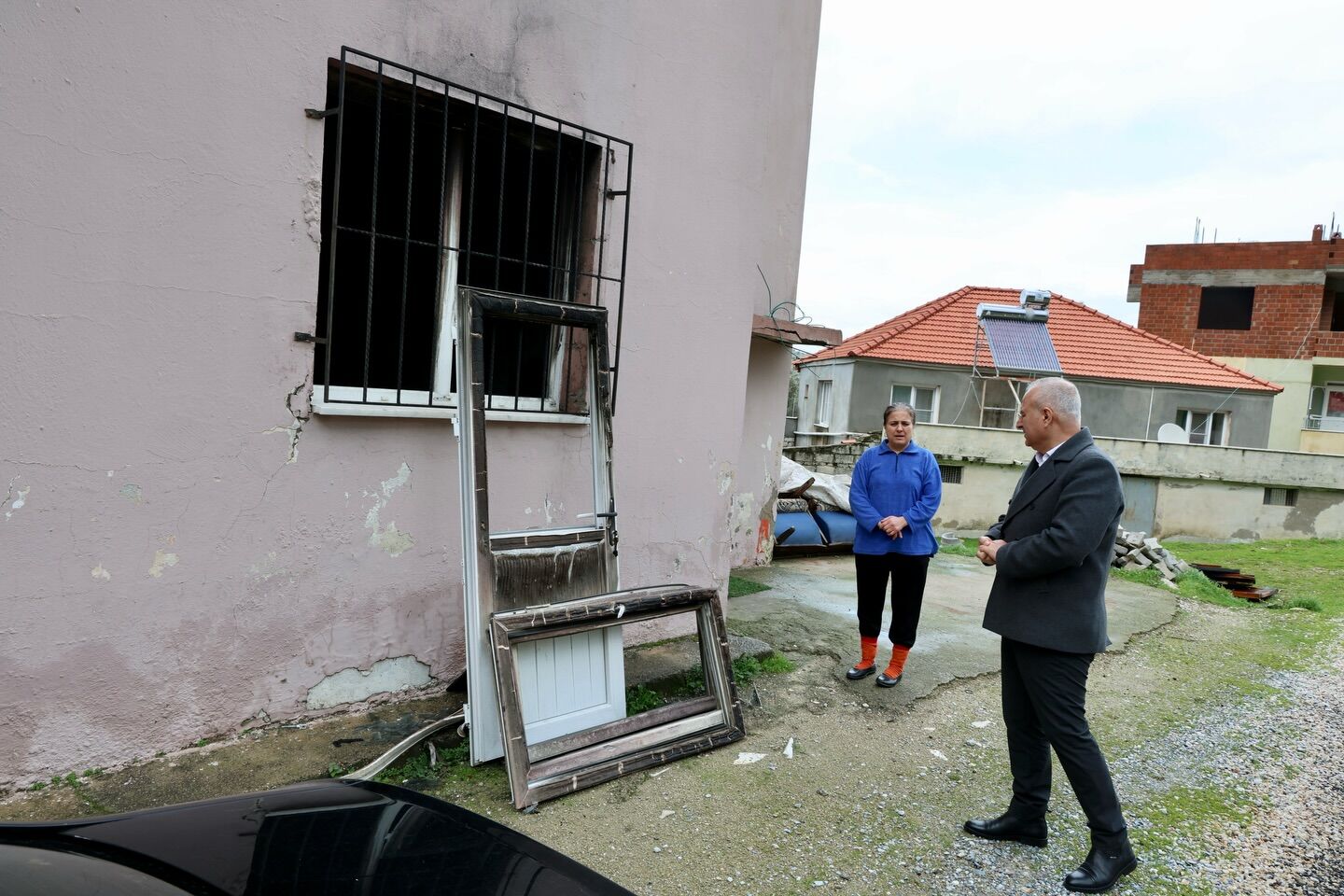 Baskan Kivrak Evi Kule Donen Aileyi Unutmadi Yanginin Izlerini Silmek Icin Yardimci Olacagiz 633872 5F62169653Aa97Afd2Fd38Dfe8A11B71